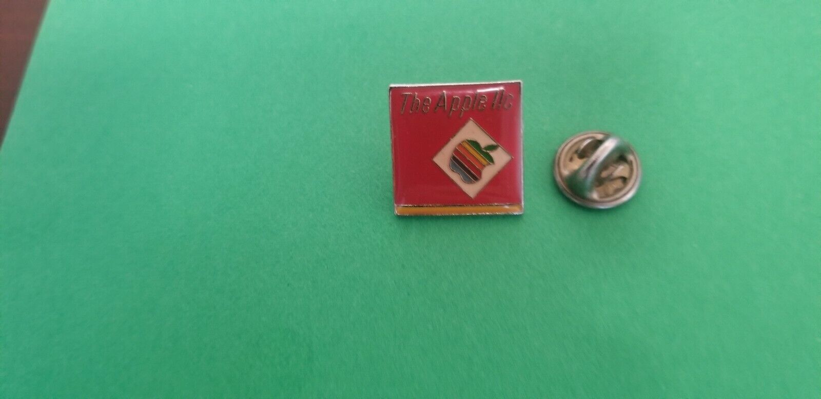 Apple IIc 1984 vintage pin collectible quality