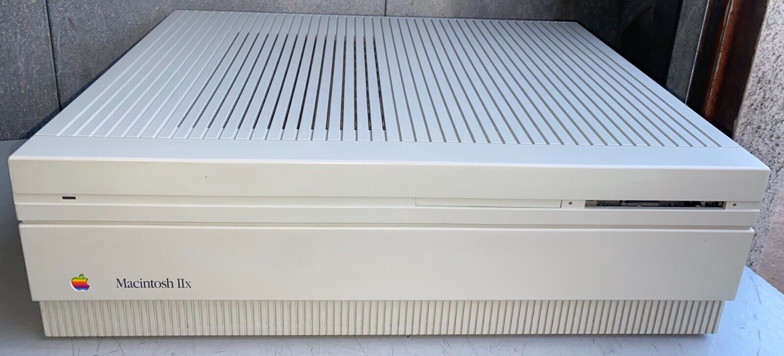 Working Clean Rare Apple Mac Macintosh IIx M5840 Desktop Computer             KL