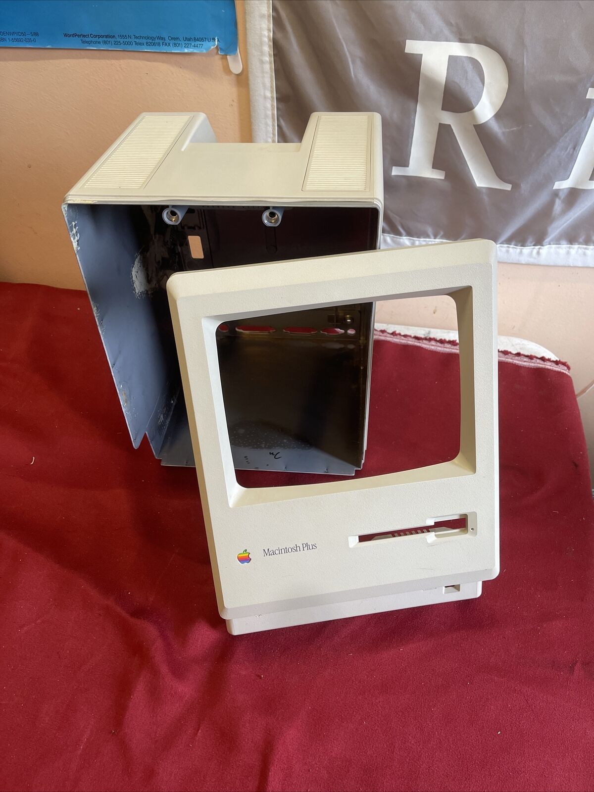 Macintosh plus M0001A EMPTY CASE signature model inside 810-0380 mint condition