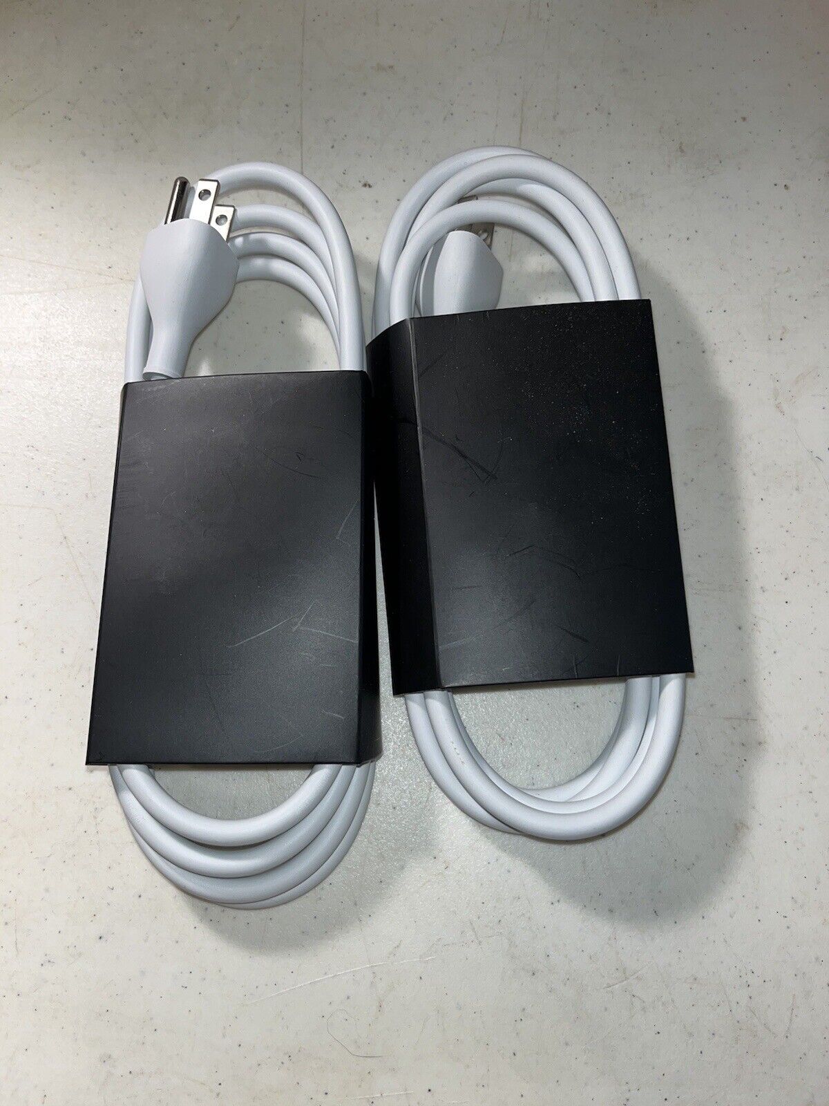 Pair of Brand New APPLE 2.5A/125V Power Cords Each 6ft Long 01-622-00003