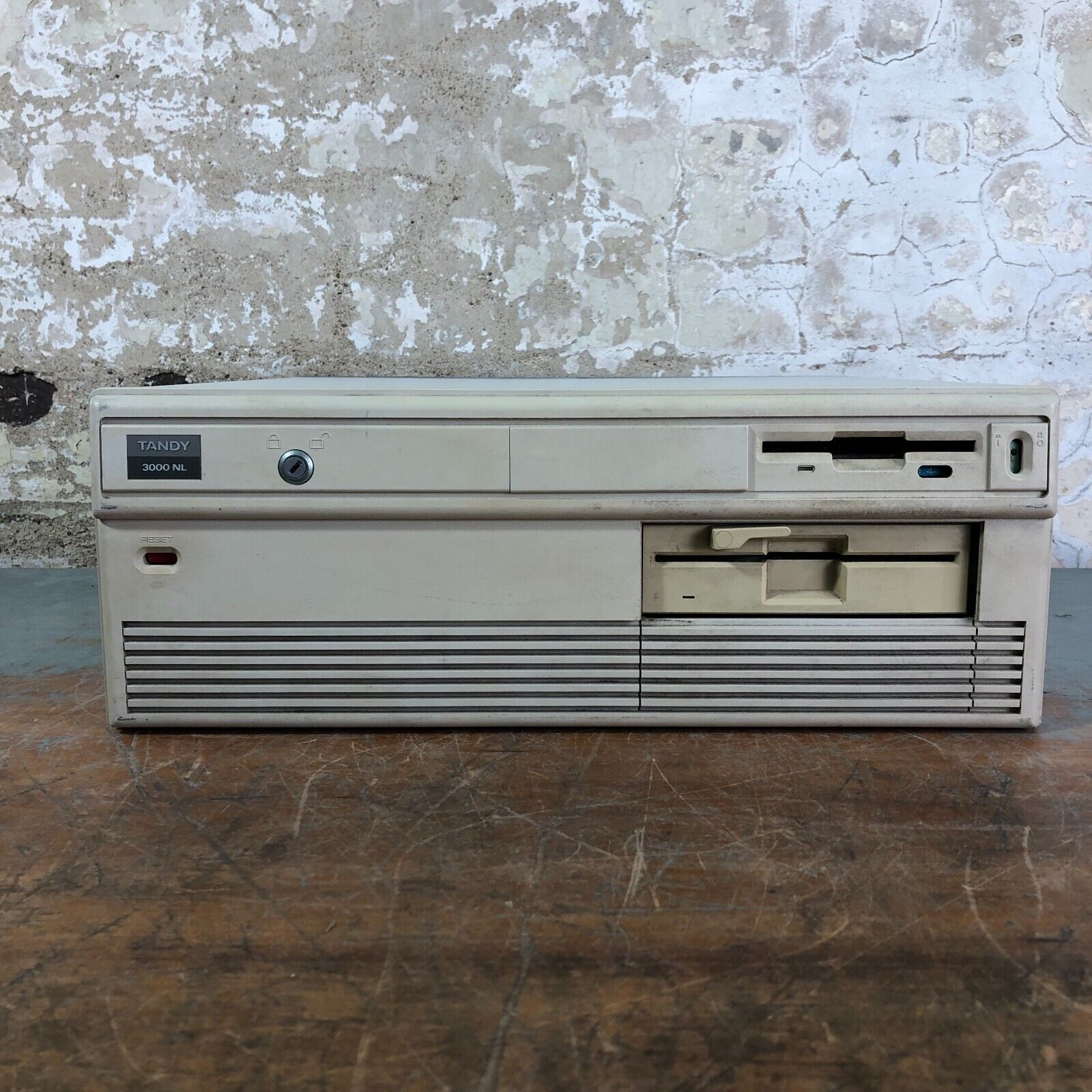 VINTAGE TANDY 3000 NL AT PC w/CARDS & DRIVES - POWERS ON