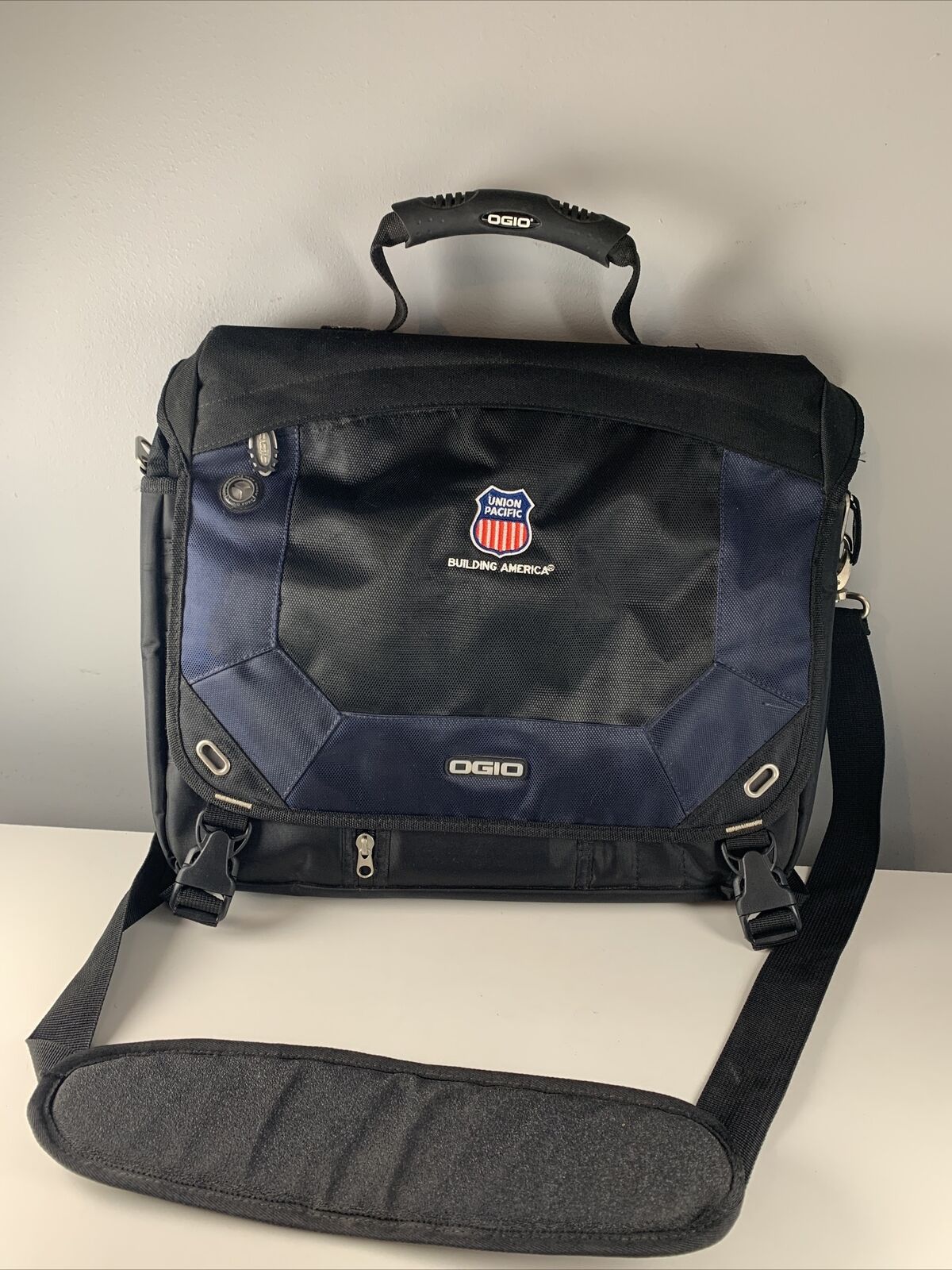 OGIO Laptop Messenger Bag Carrying Case Shoulder Strap Union Pacific