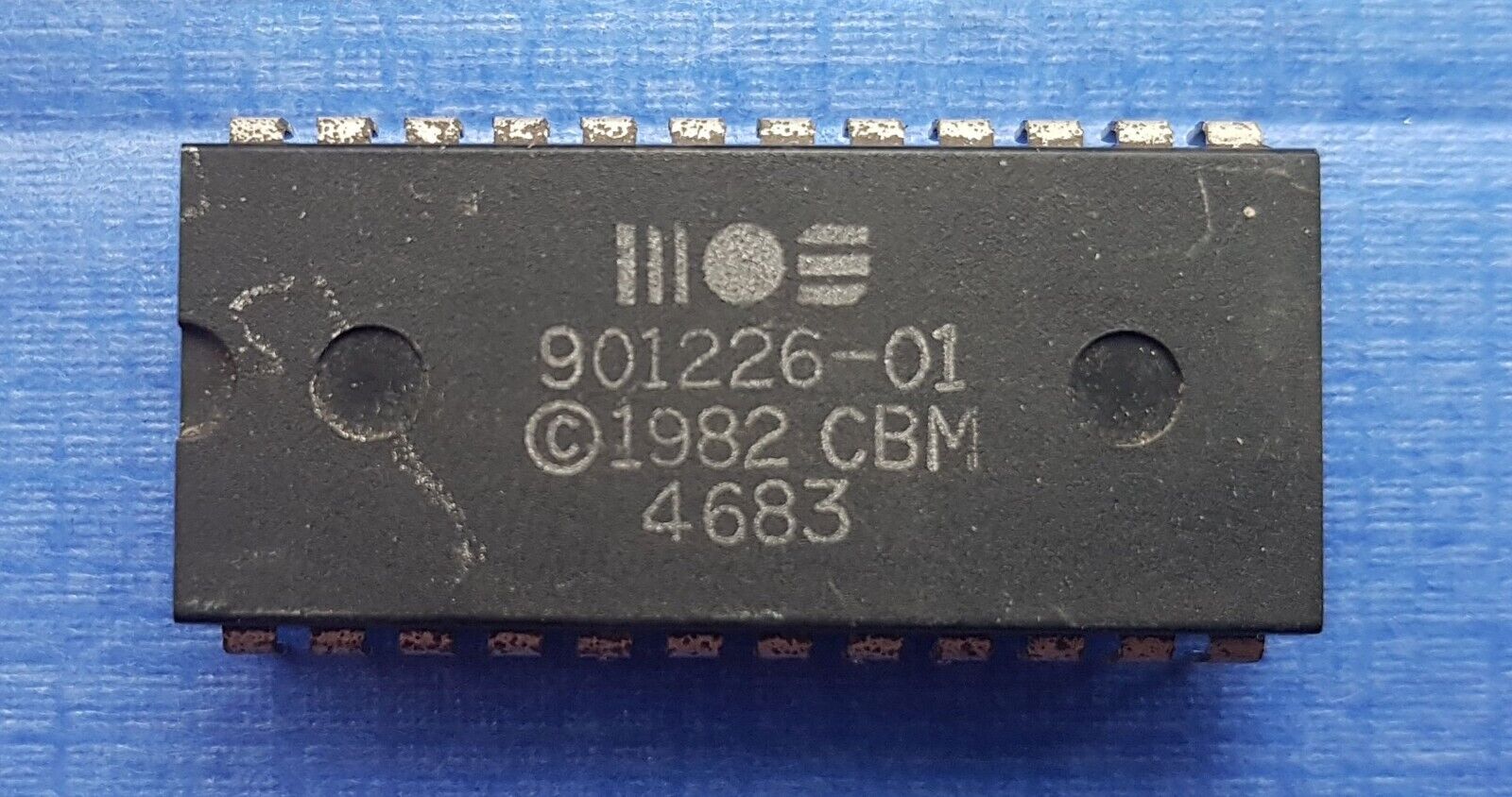 MOS 901226-01 BASIC ROM Chip IC for Commodore 64 Genuine part, working.