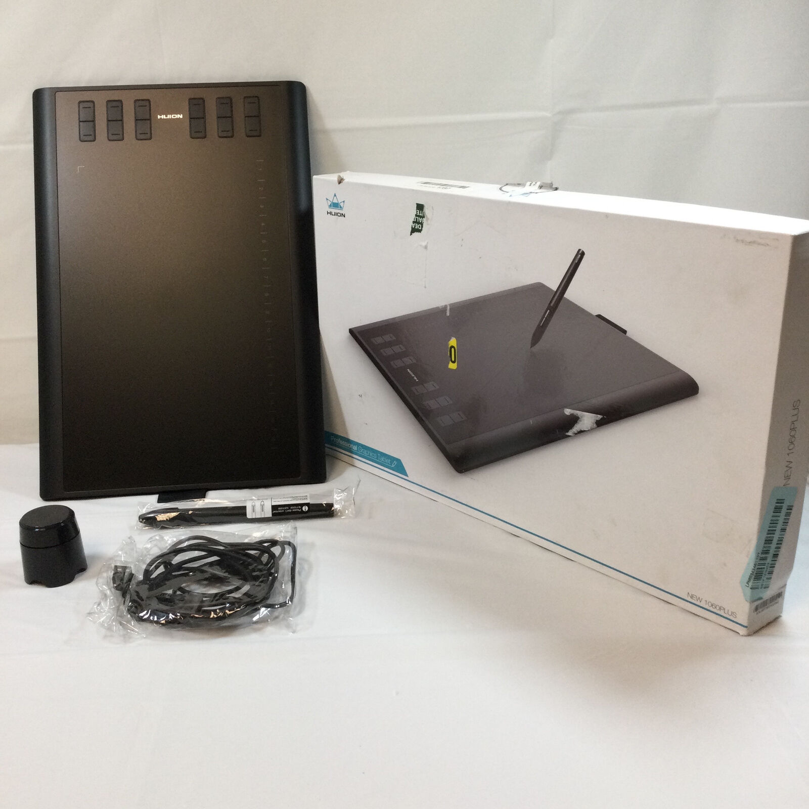 Huion 1060PLUS Black Built In 8G Rechargeable Slim Graphics Pen Tablet Used