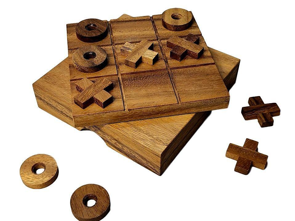 Tic Tac Toe set with base and cover