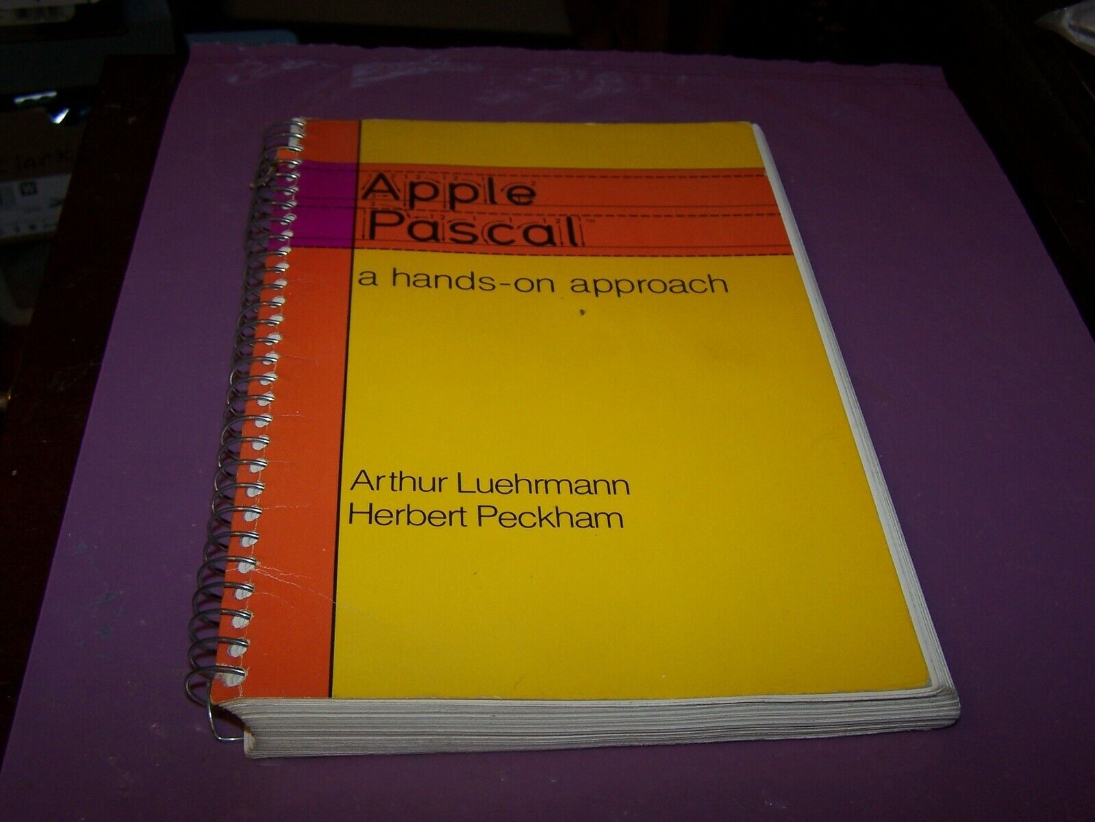 Apple Pascal A hands-on approach - Over 400 Pages - 1981