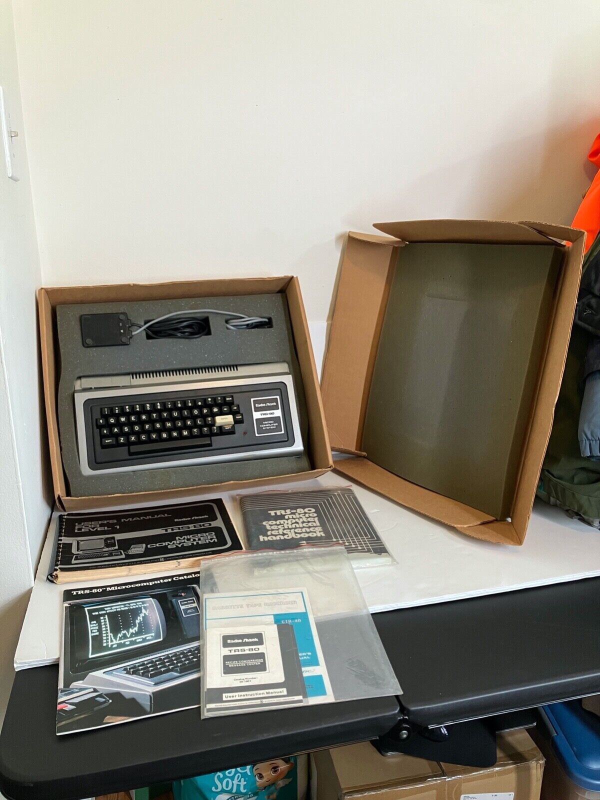 Radio Shack TRS-80 Micro Computer System 26-1001 CIB Powers On As Is Untested