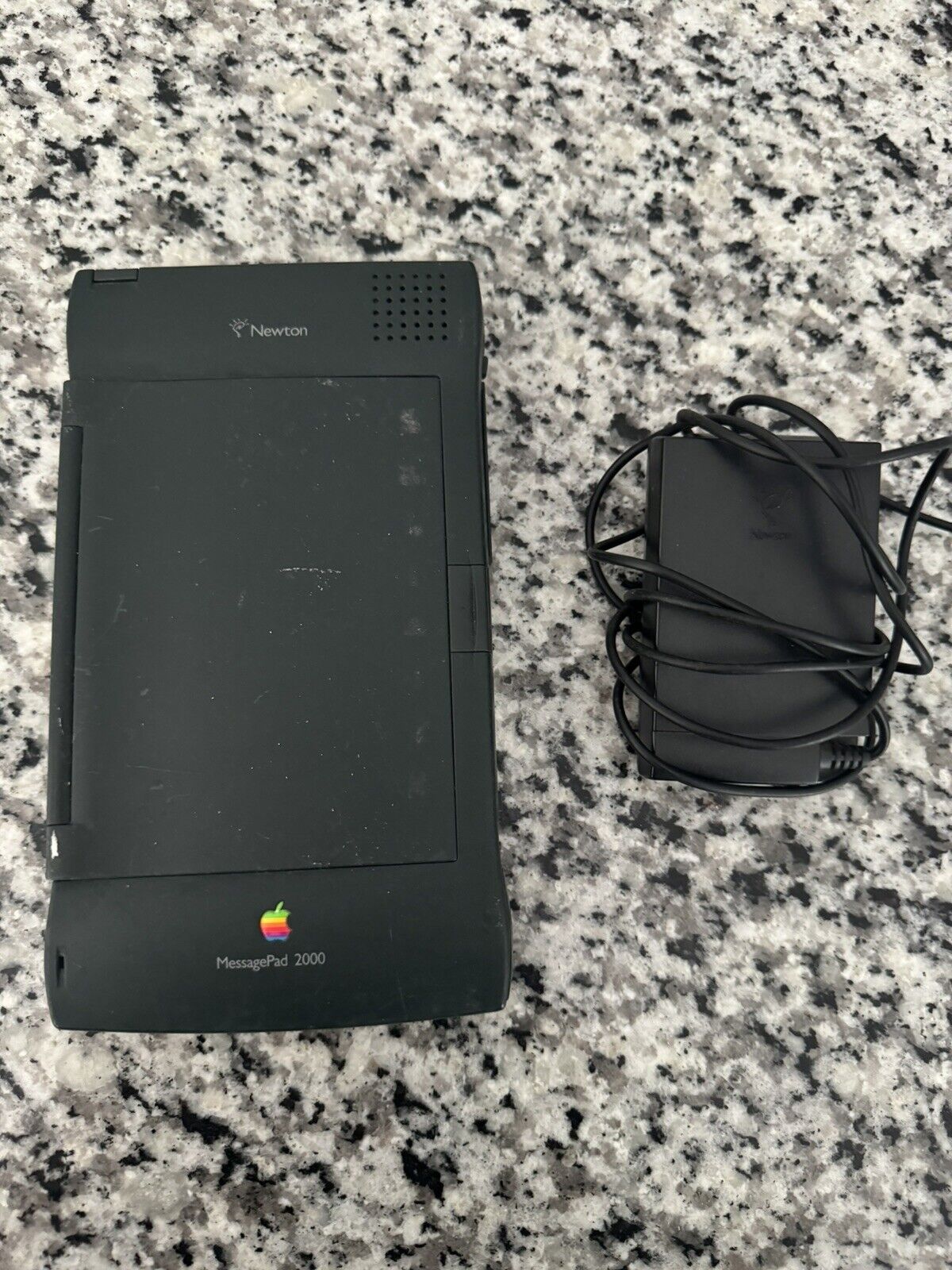 Vintage Apple Newton MessagePad 2000 PDA Tablet and Apple Charger *Works* Guide