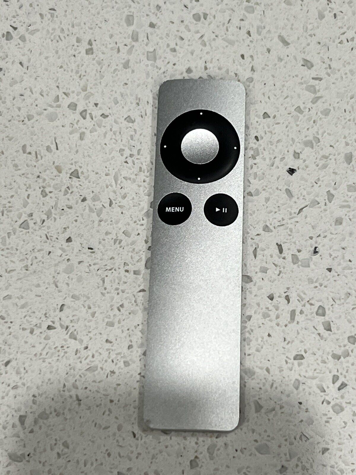 ORIGINAL APPLE REMOTE CONTROL A1294..COMPUTER..APPLE TV..OTHER..FRESH BATTERY