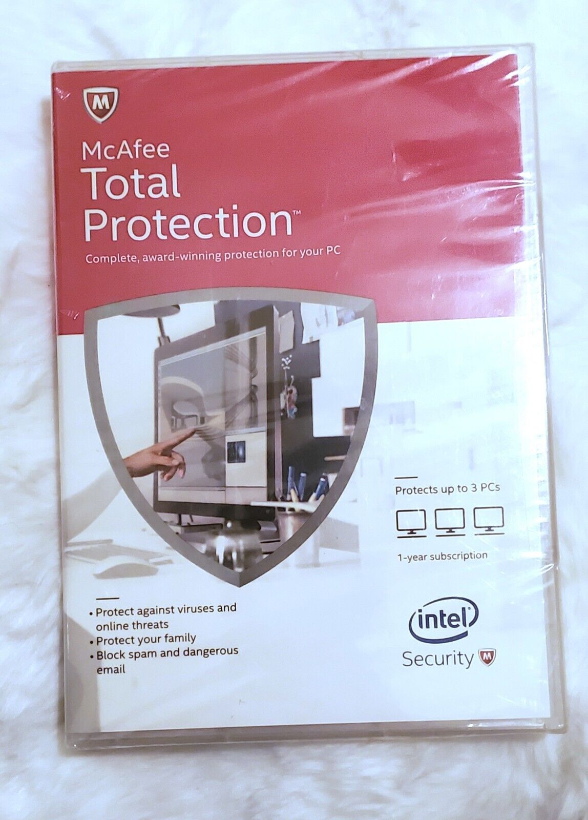 McAfee Total Protection 2015 - Protects Up To 3 Devices - Sealed