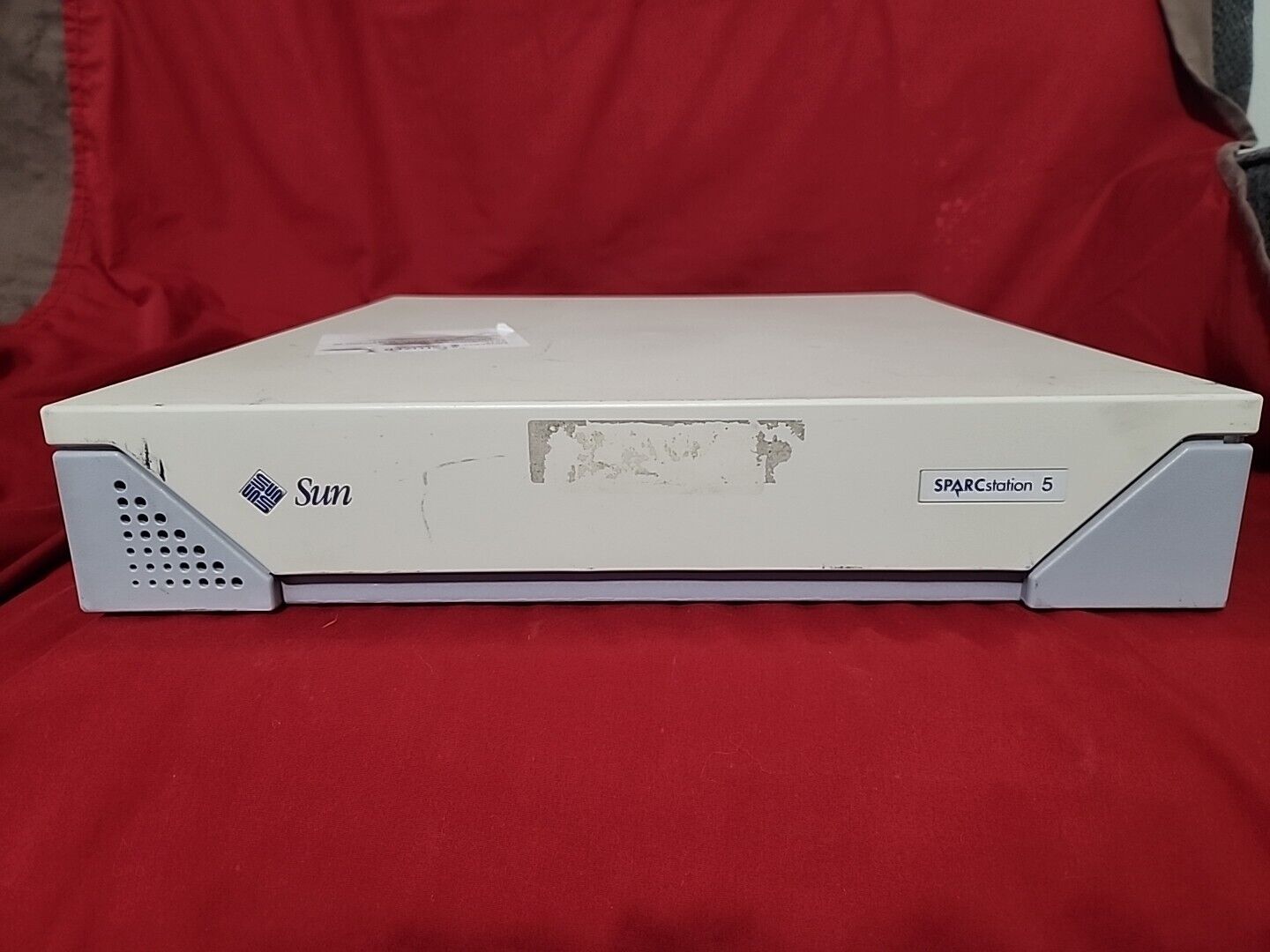Sun SPARCStation 5 Model 544 Workstation System, Powered on, Unable to test.