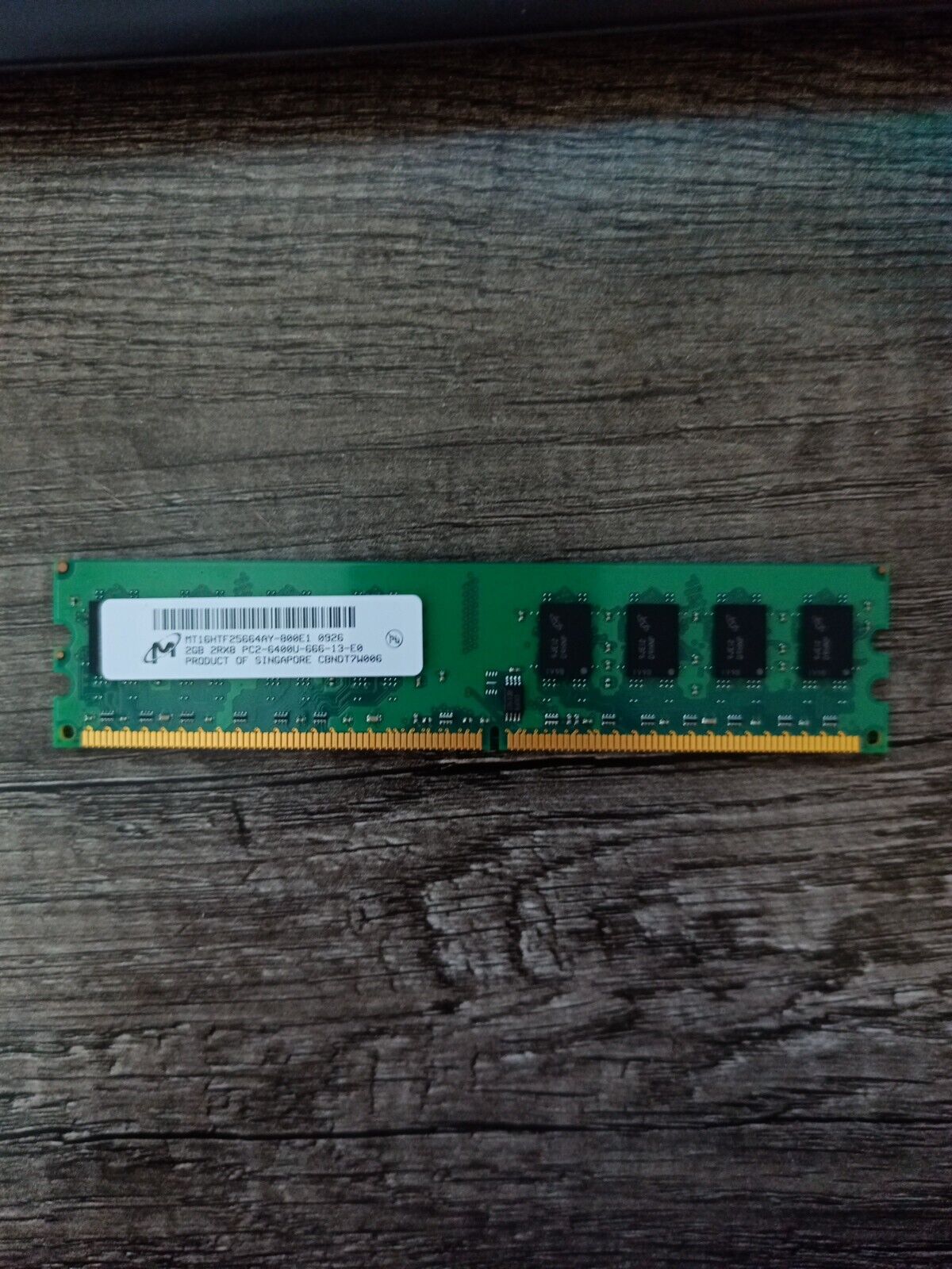Micron 2GB 2Rx8 PC2-6400U-666-13-E0 SDRAM Memory DPAA4TT012 / MT16HTF25664AY
