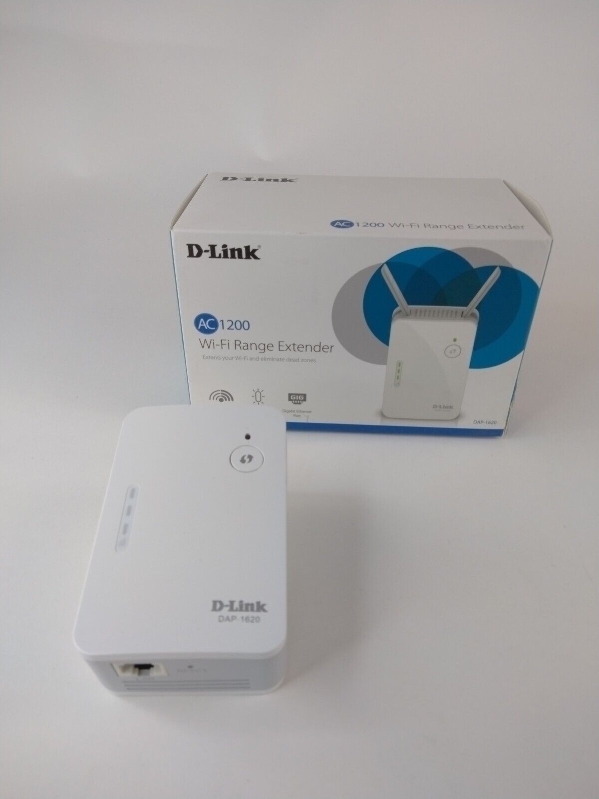 D-Link DAP-1620 AC 1200Mbps Wi-Fi Range Extender 802.11 ac/g/n/a 2.4G & 5GHz