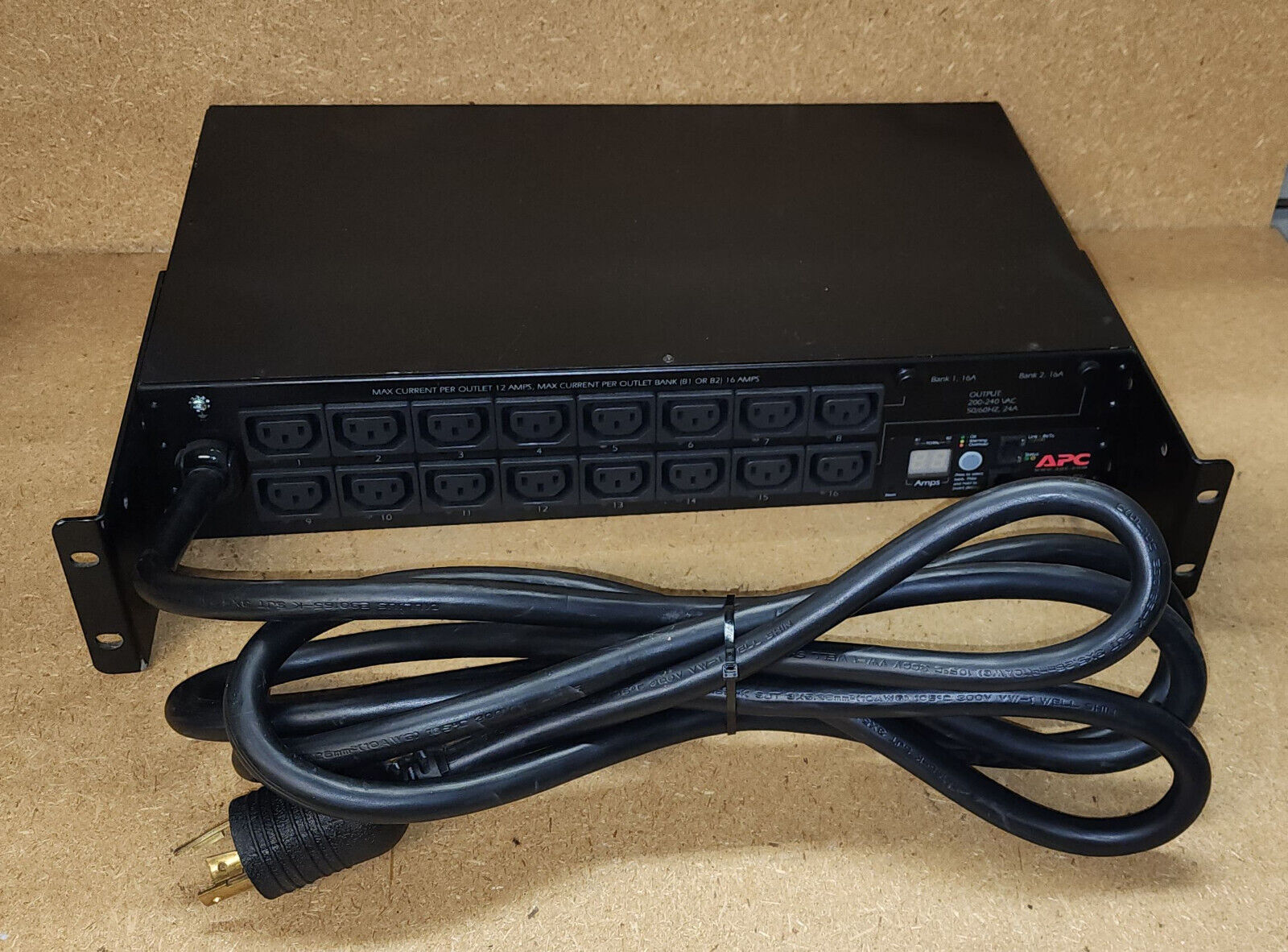 APC AP7911B  Switched 2U Rack PDU 120V 30A 16 NEMA 5-20 Outlets TESTED