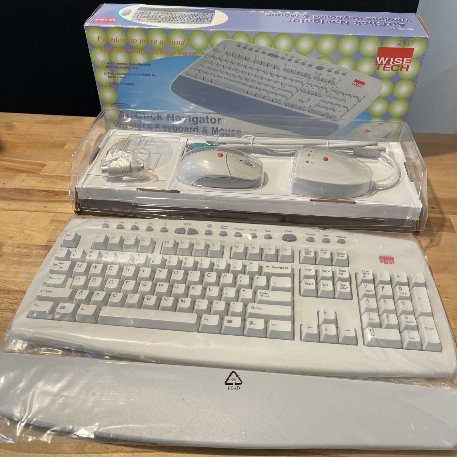 Vintage Wise Tech QWERTZ Cordless Keyboard, Ball Mouse and Receiver NEW NOS