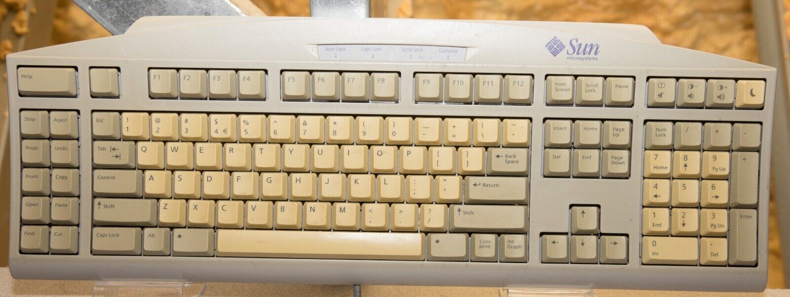 Vintage Sun 320-1273-01 Type-6 USB keyboard US layout