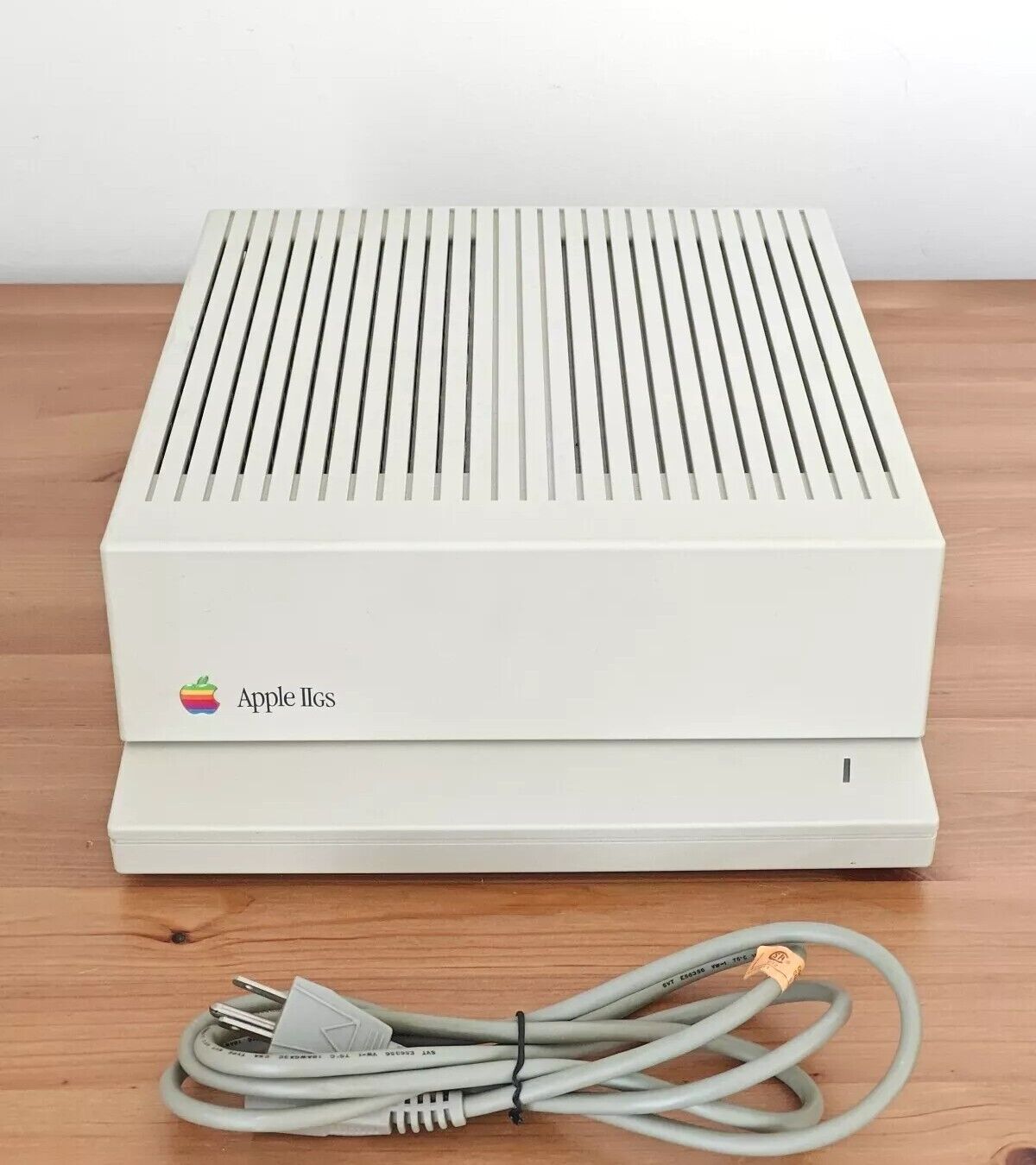 Apple IIGS ROM 3 Vintage Computer A2S6000 Great Condition Tested Working CLEAN