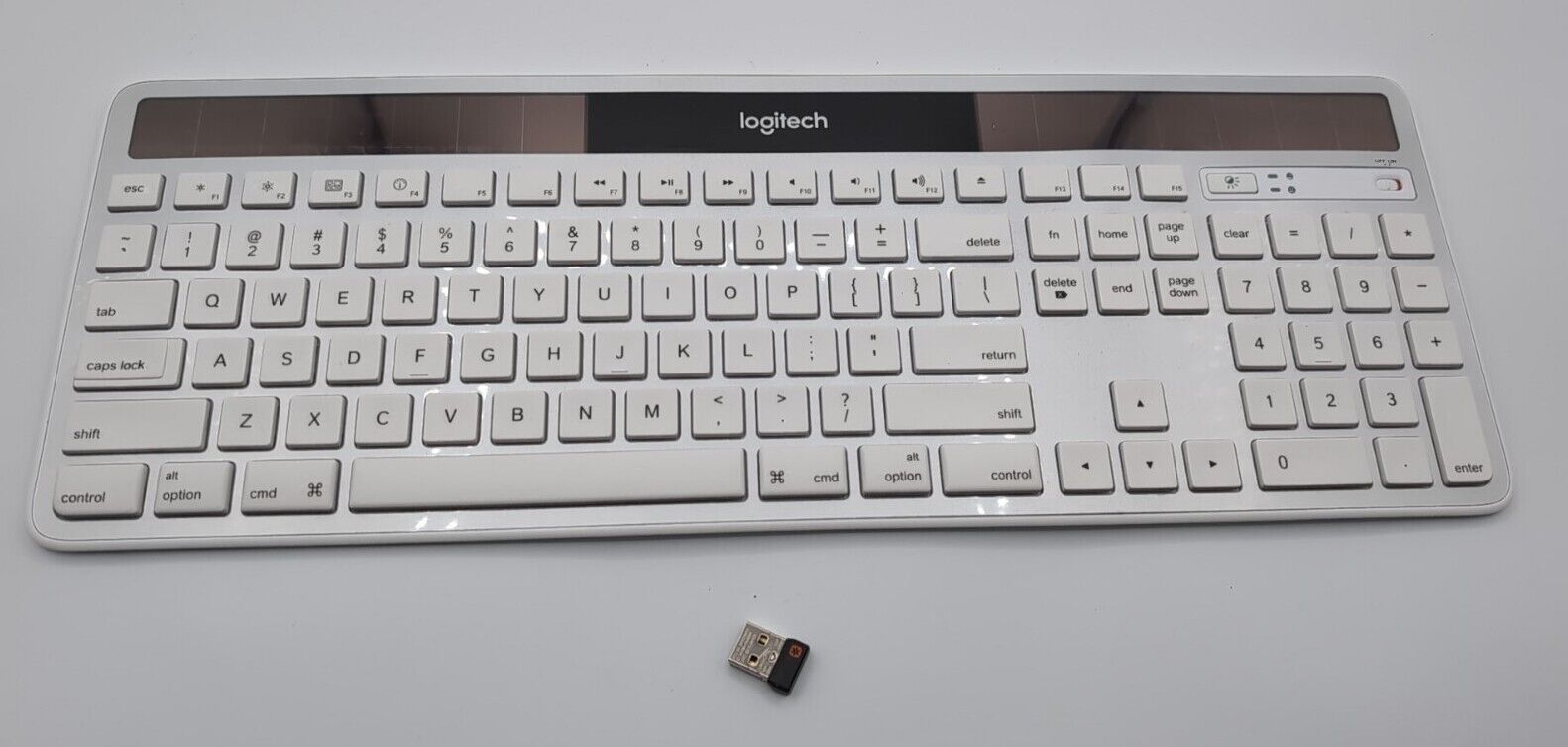 Logitech K750  Wireless Keyboard for Mac OS - Silver