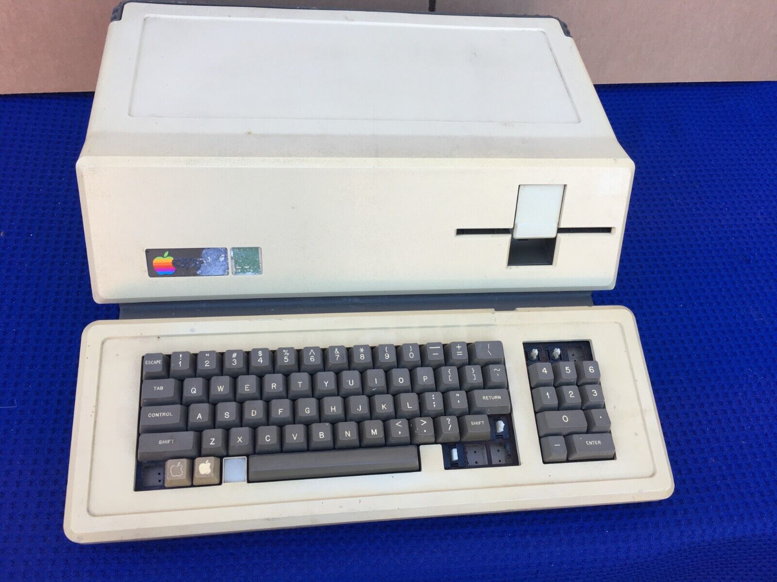 Vintage A3S2 Apple III Computer With 12 Volt Motherboard 820-0043-00