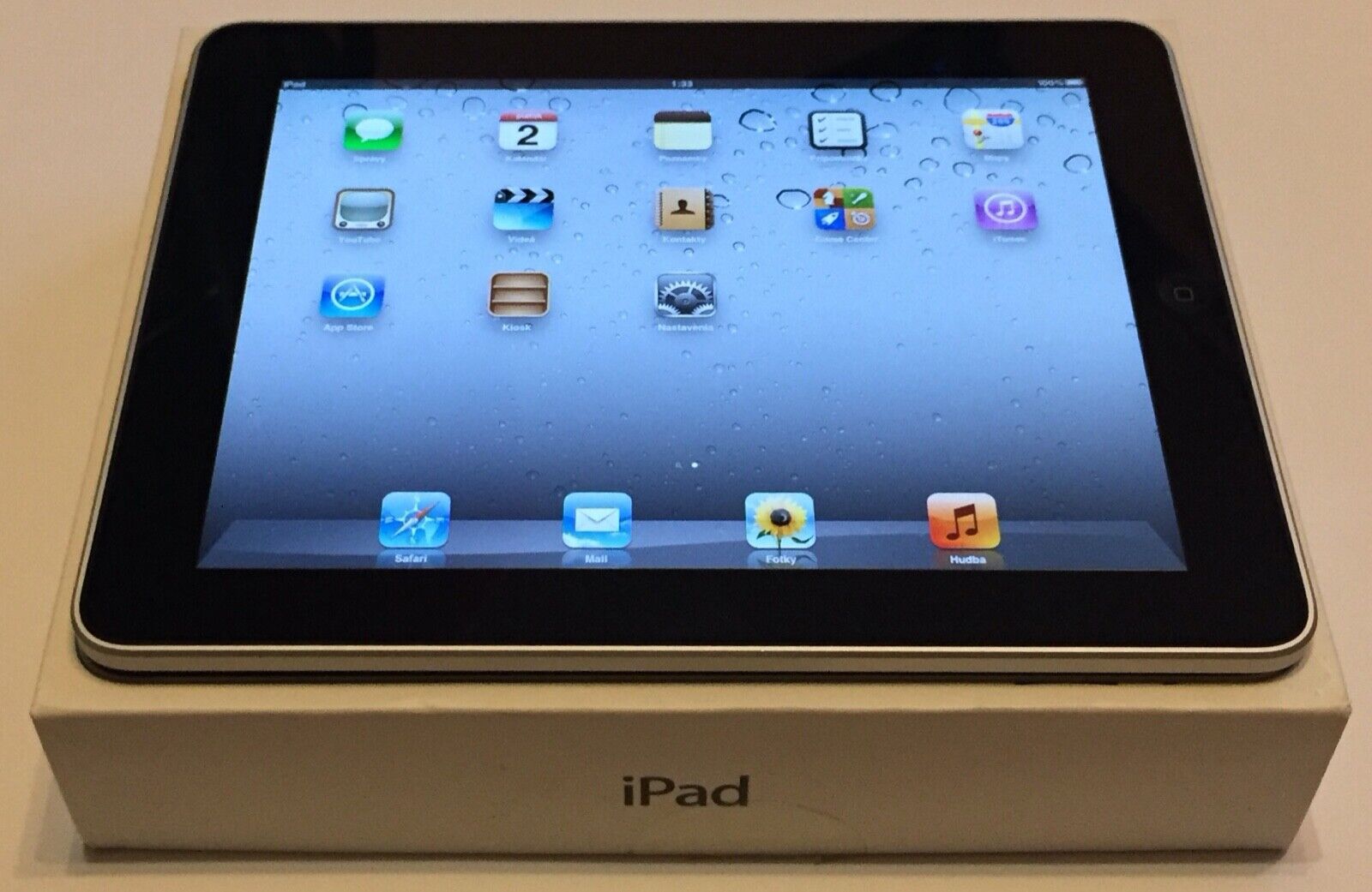 Apple iPad 1 32 GB first generation, MINT condition Original Box Collectors Pick