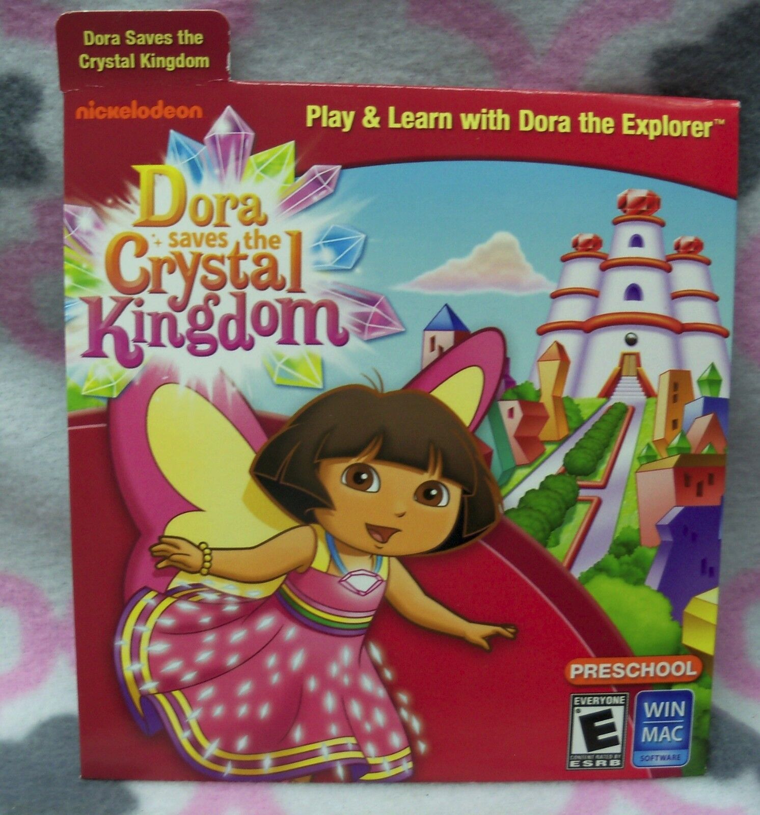 DORA SAVES THE CRYSTAL KINGDOM Pre-School Play Learn CD-ROM Nickelodeon Win/Mac