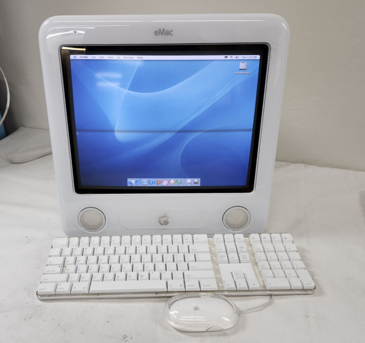 Vintage Apple eMac 17\