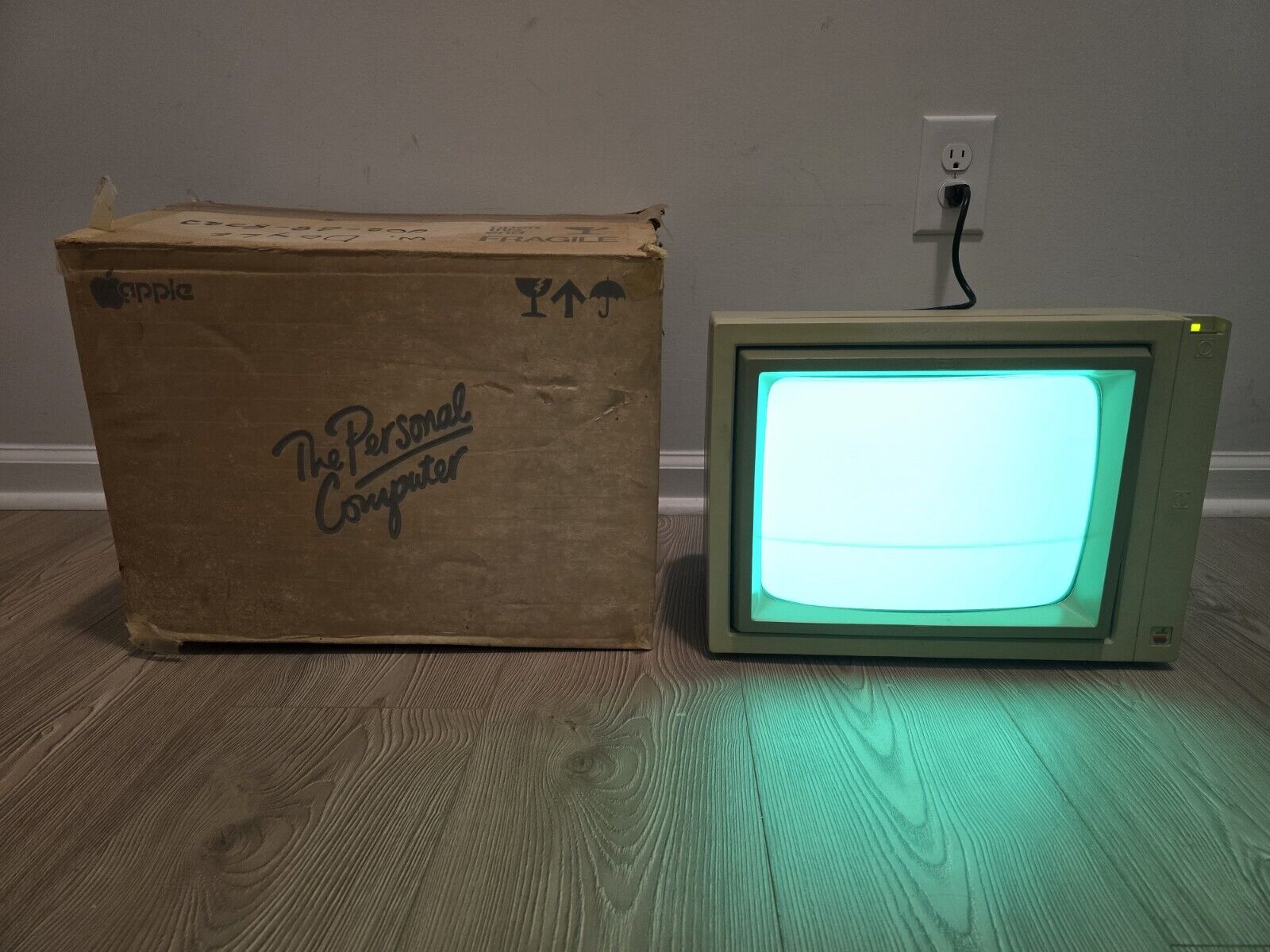 Vtg Apple II /w Original Box Green Phosphor Monitor A2M2010 Tested 1 Owner 