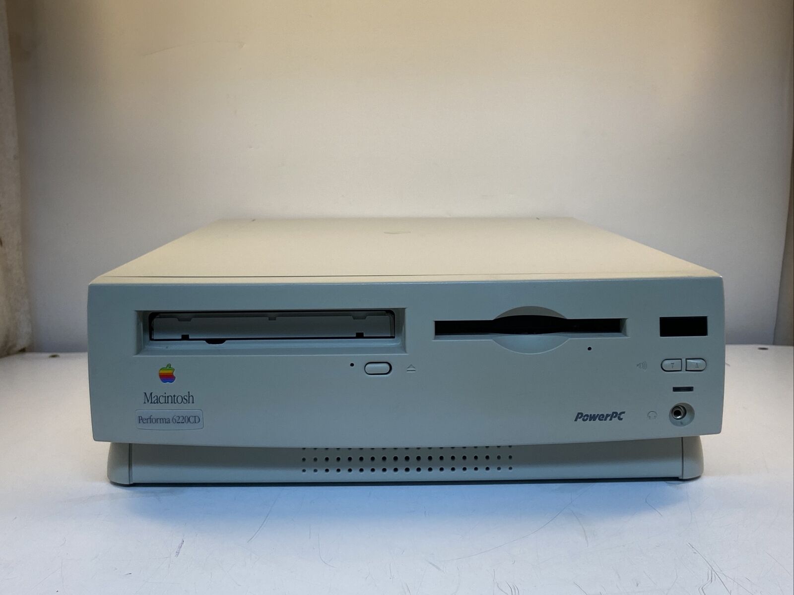 Vintage Apple Macintosh Performa 6220CD Model M3076