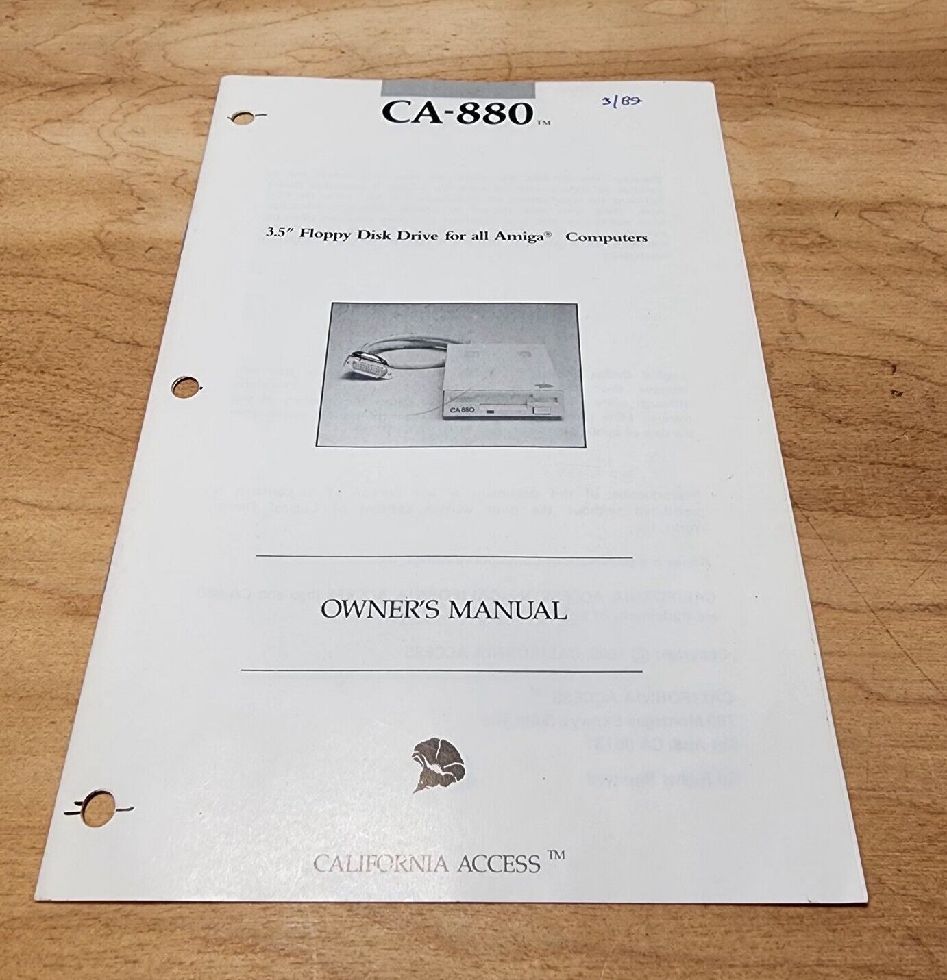 Commodore Amiga CA-880 3.5 Floppy Disk Owner\'s Manual--\