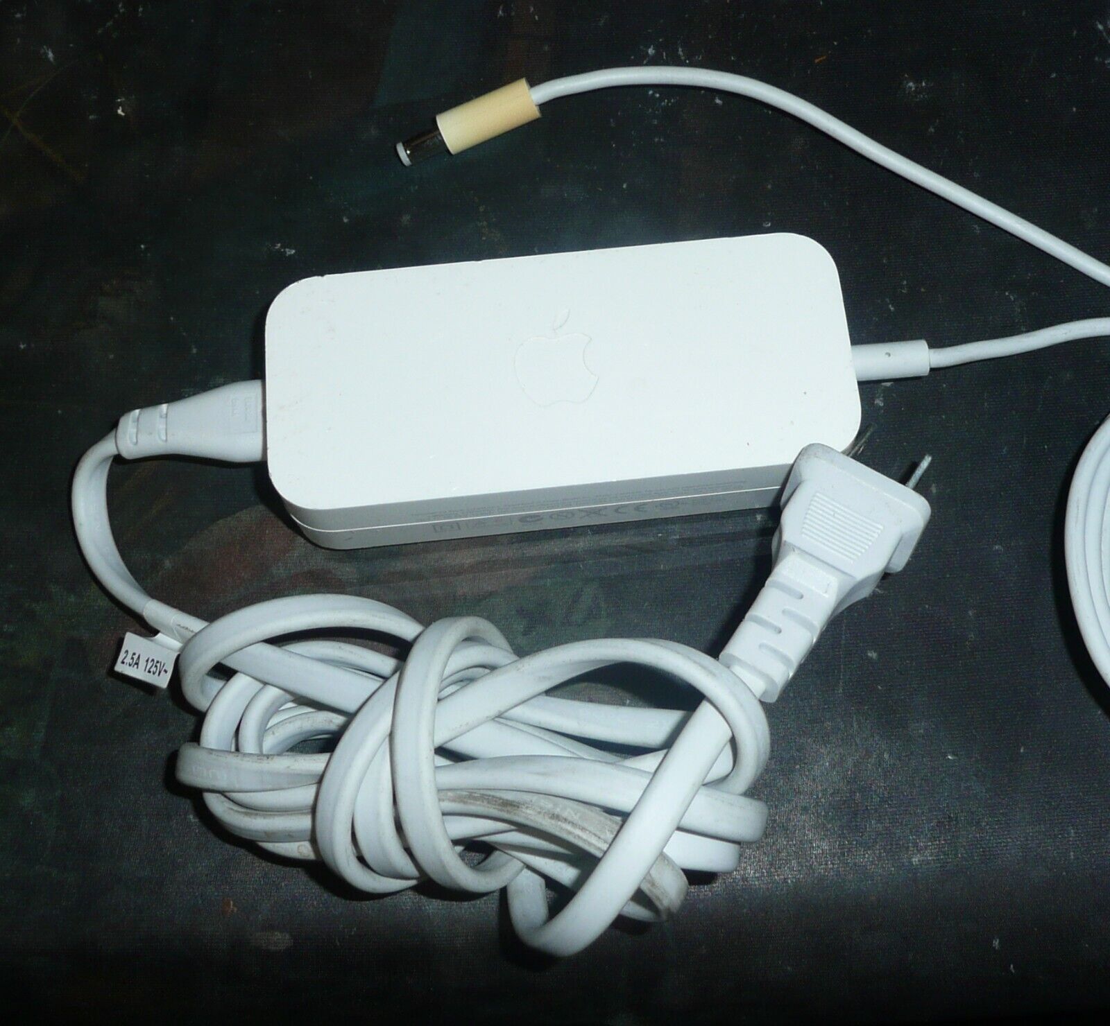 Genuine Apple A1202 Airport Extreme Base Station Charger AC adapter 12V 1.8A