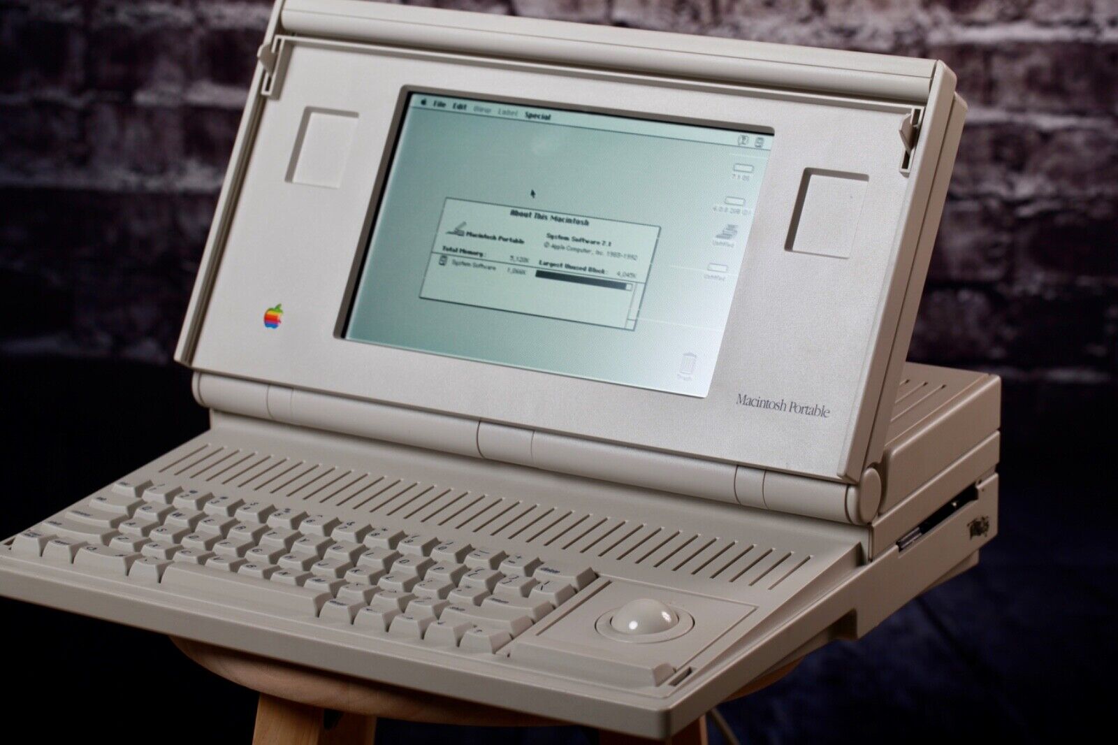 Apple Macintosh Portable M5120 5MB - Recapped & Restored
