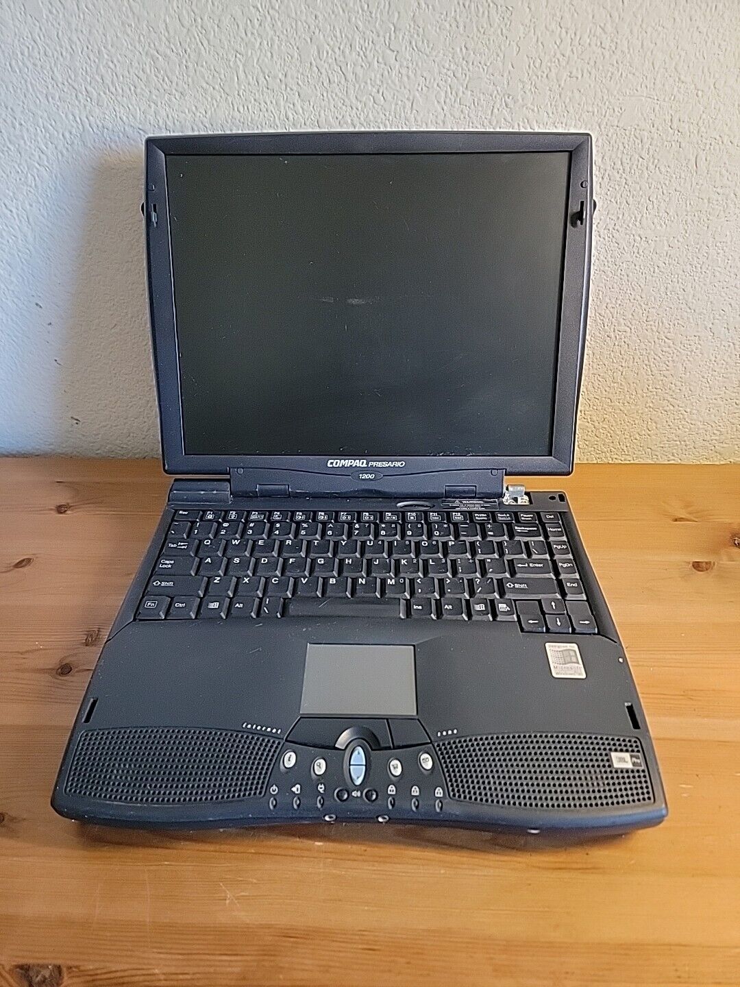 Vintage Compaq Presario 1200-XL118 CM2070 1456VQLIN Laptop Windows 98 UNTESTED
