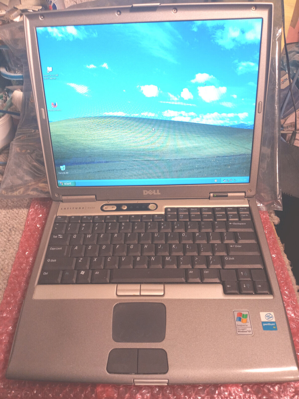 Vintage Dell Latitude D600 Laptop -Windows XP Professional+sp3 Installed+Charger