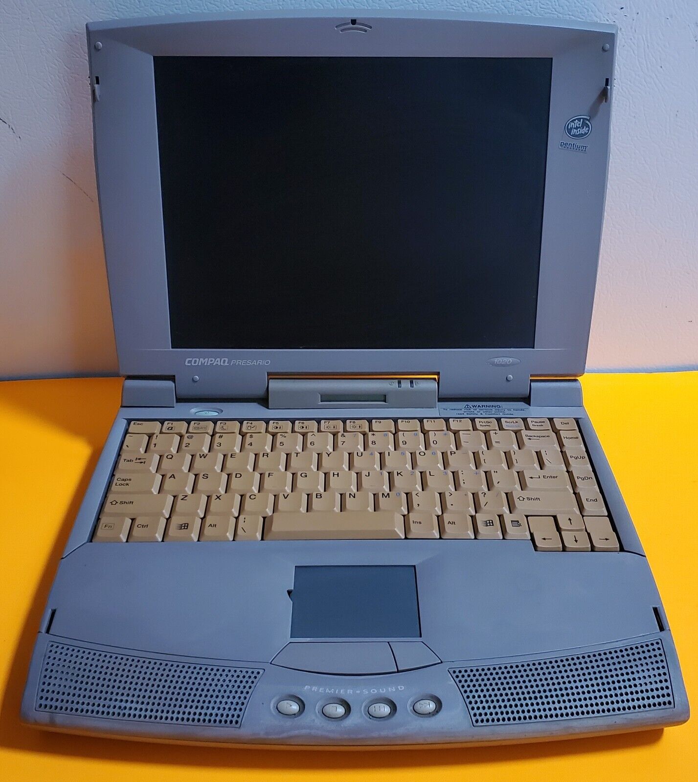 Compaq Presario 1020 Laptop Computer Vintage Poor Cond For Parts PLEASE READ