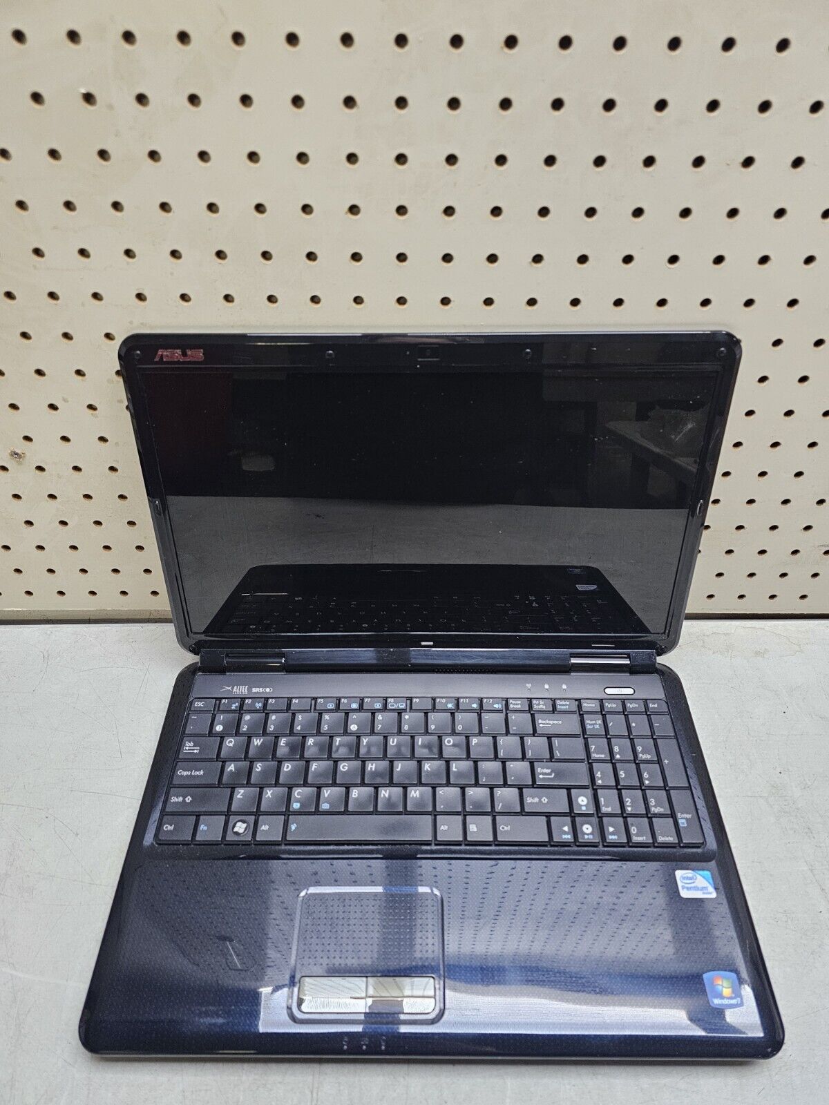 ASUS K60IJ Laptop - Pentium T4300 - 4GB RAM - 300GB HDD - BAD TRACKPAD - READ