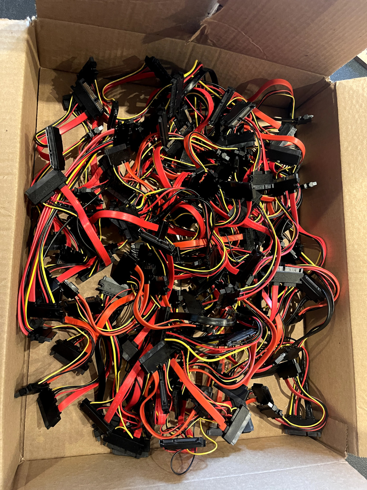 Lot of 75 SATA cables, 7\