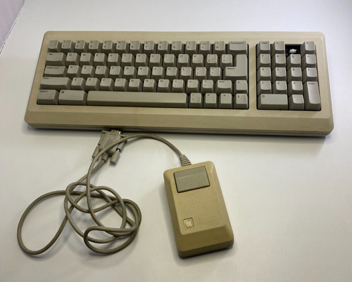 Vintage Apple M0110 Keyboard & M0100A Mouse Lot Untested