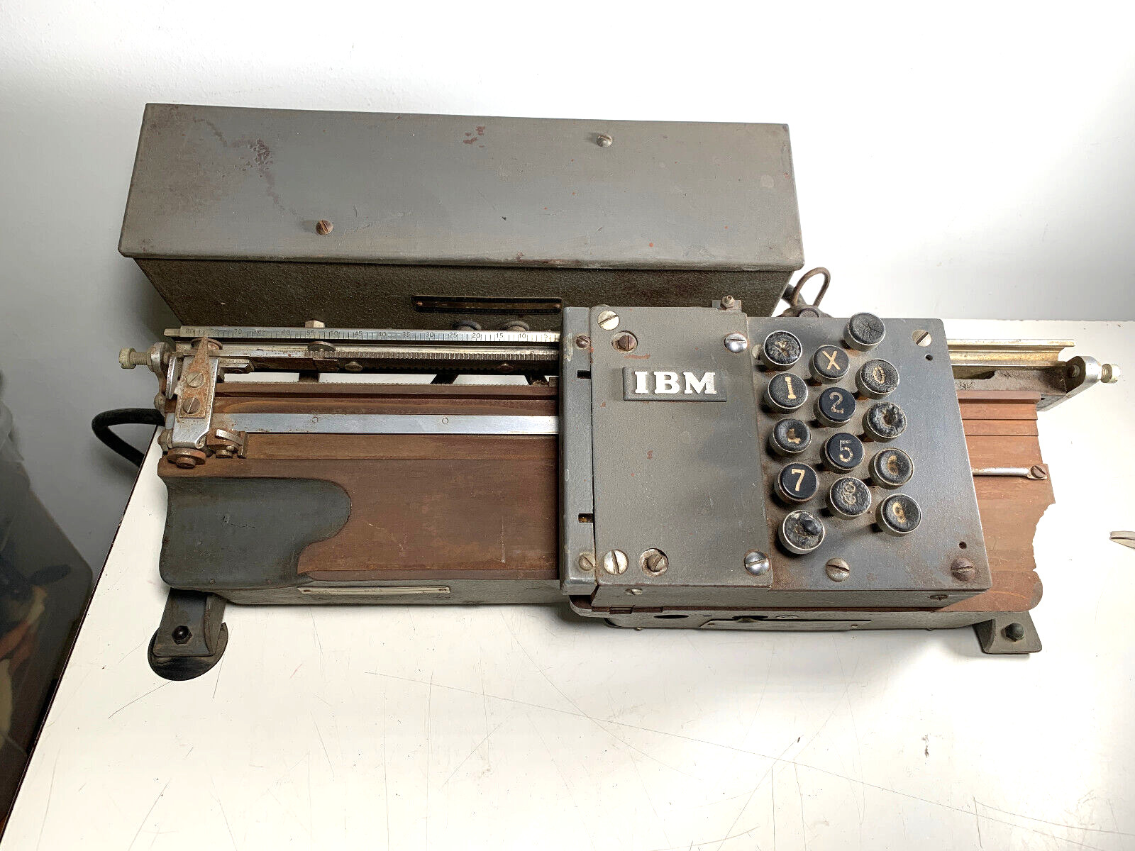 VTG 1940\'s IBM TYPE 11 ELECTRIC KEY PUNCH CARD MACHINE INTERNATIONAL BUSINESS