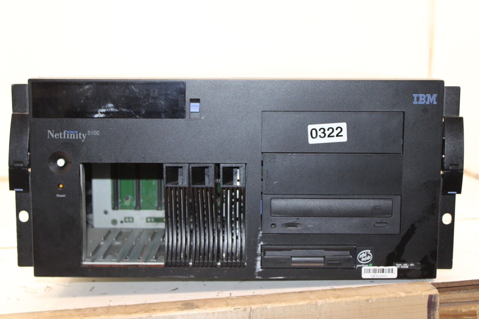 IBM Netfinity 5100 8658-2RY Server Dual Pentium 3 733MHz 512MB Ram No Drives