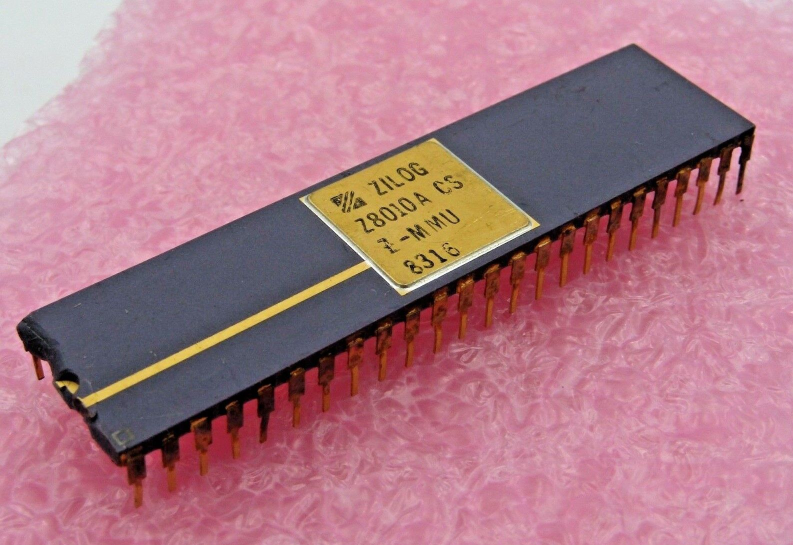 Z8010A  Z-MMU CPU ZILOG 48-PIN CERAMIC GOLD DIP Vintage Rare 