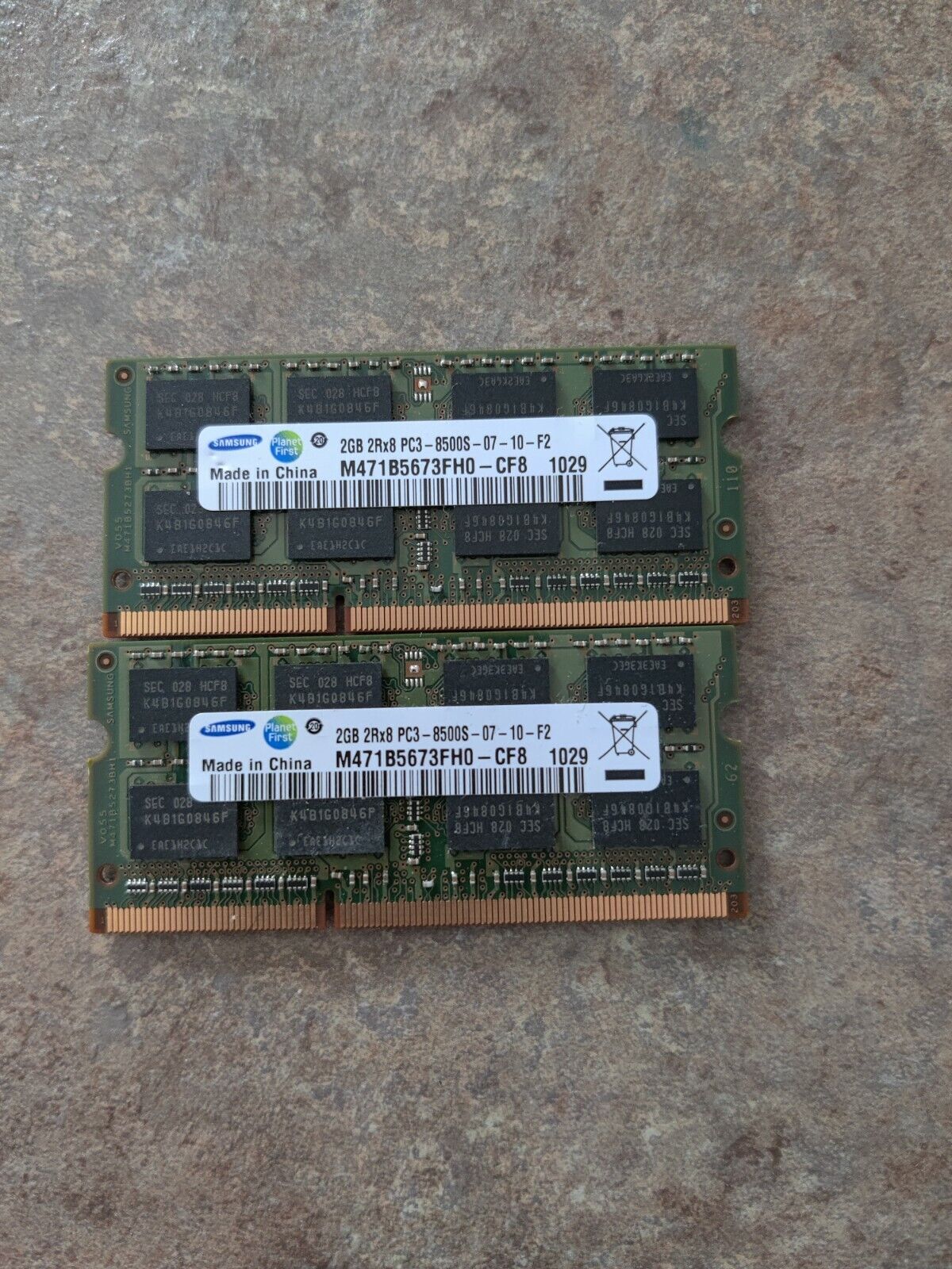 Samsung 4gb - 2 x 2GB 2Rx8 PC3-8500S-7-10-F2 Laptop RAM Memory for Apple Laptops