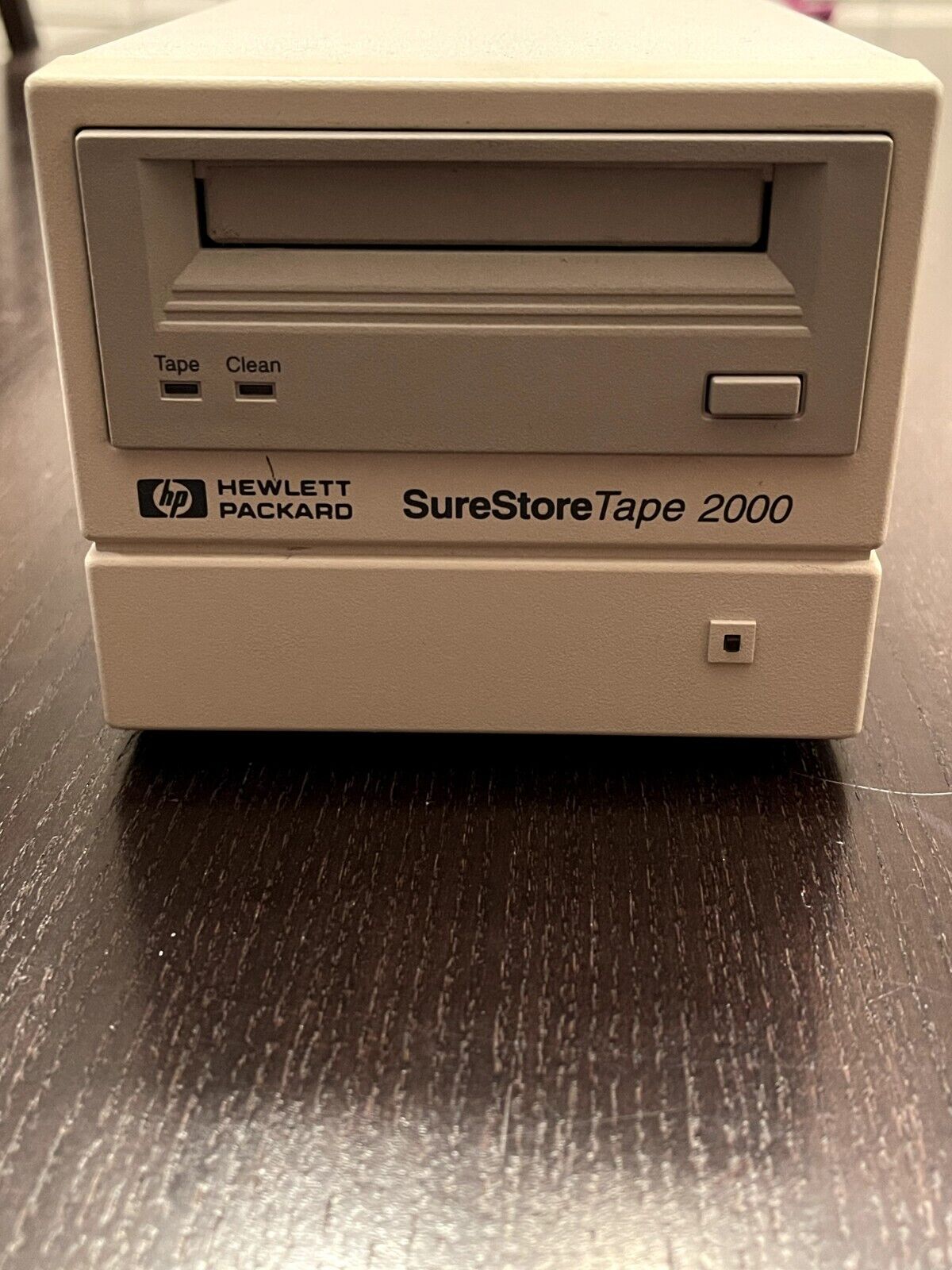 Hewlett Packard DAT Internal Drive Sure Store Tape 2000  with 8new 4GB tapes.