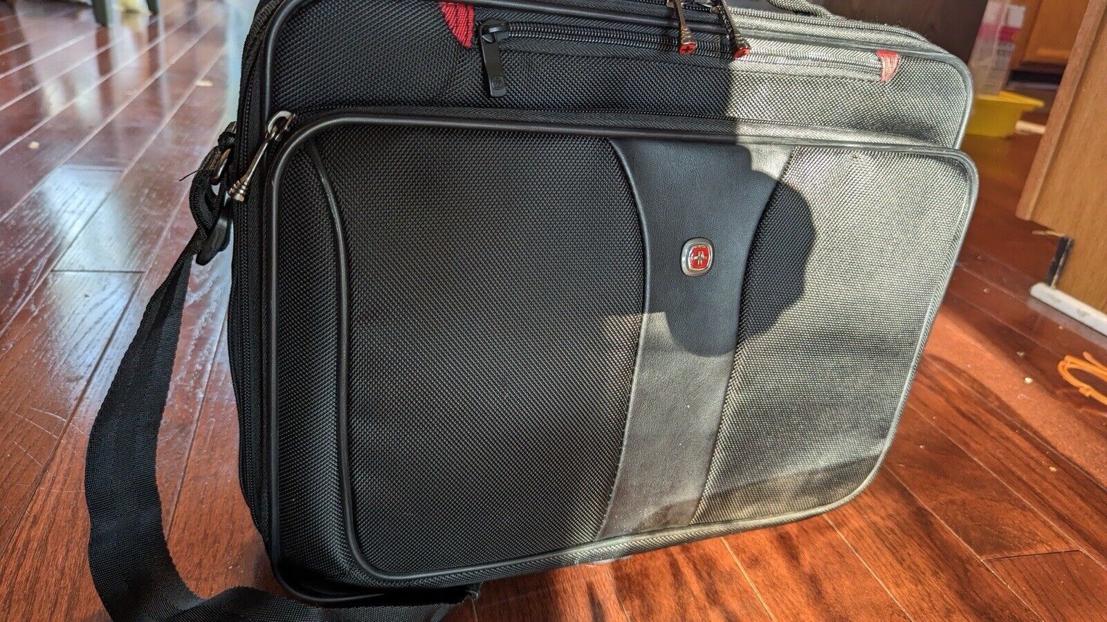 Swiss Gear Wenger Messenger Shoulder Bag Tablet Laptop Briefcase Travel Business