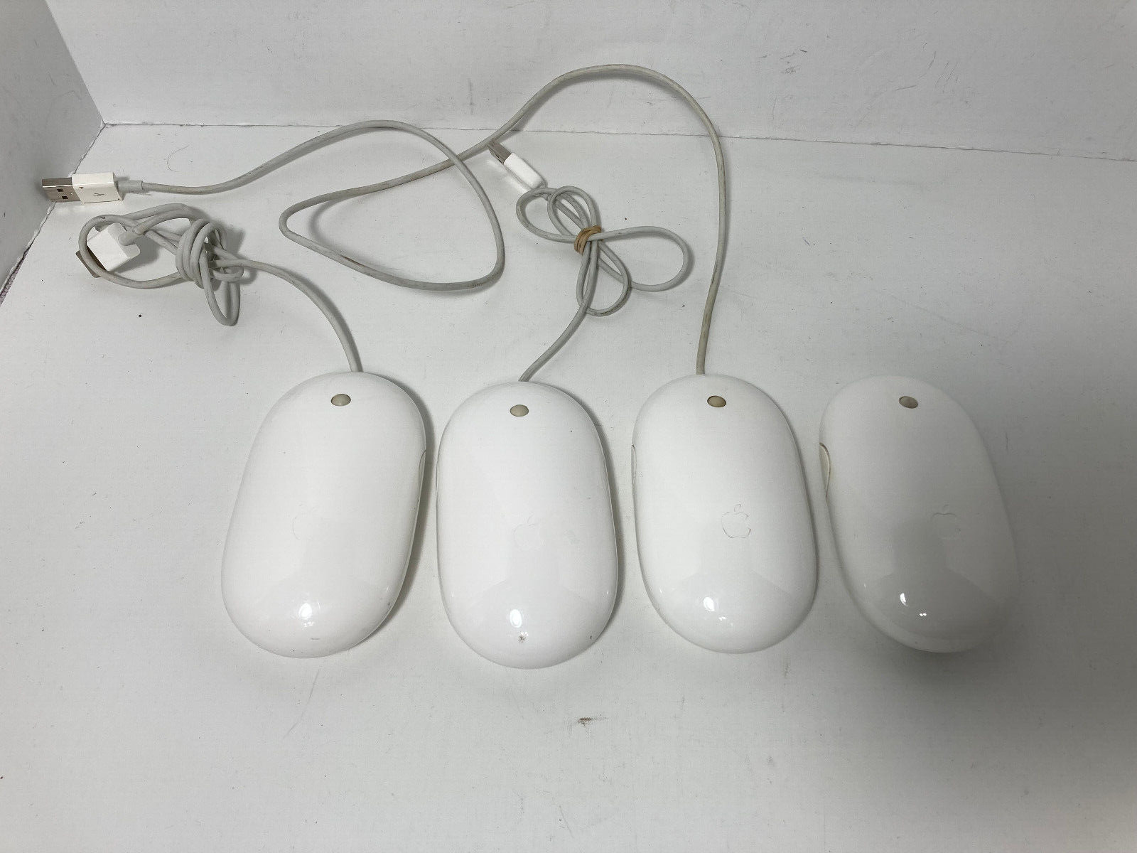 Mixed Lot of 4 Apple A1152 A1197 White Mighty Mouse for Vintage iMac MacBook