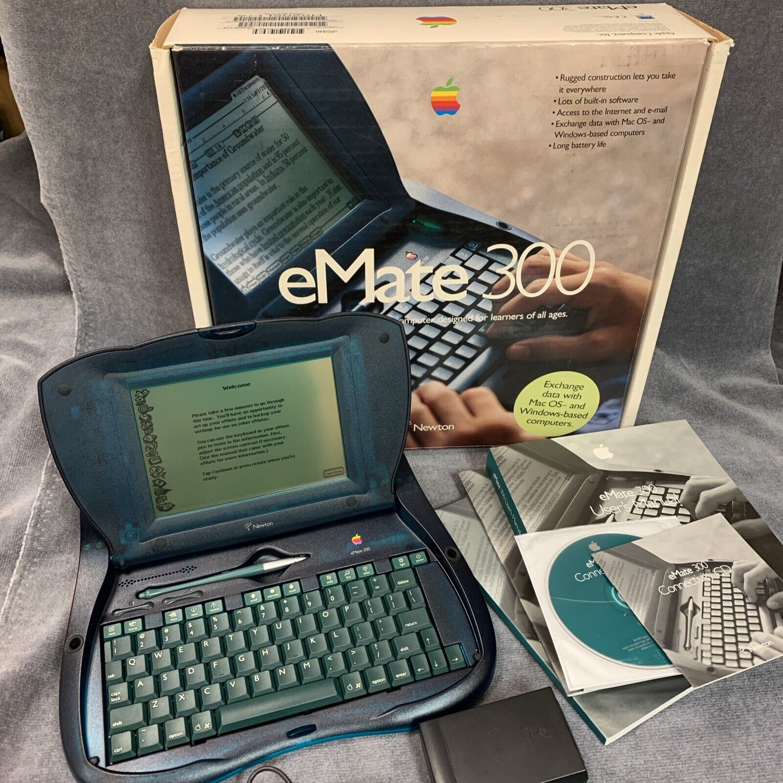 [Rare] Apple Newton eMate 300 H0208 w/ Original Box, Power Adapter, & Manuals