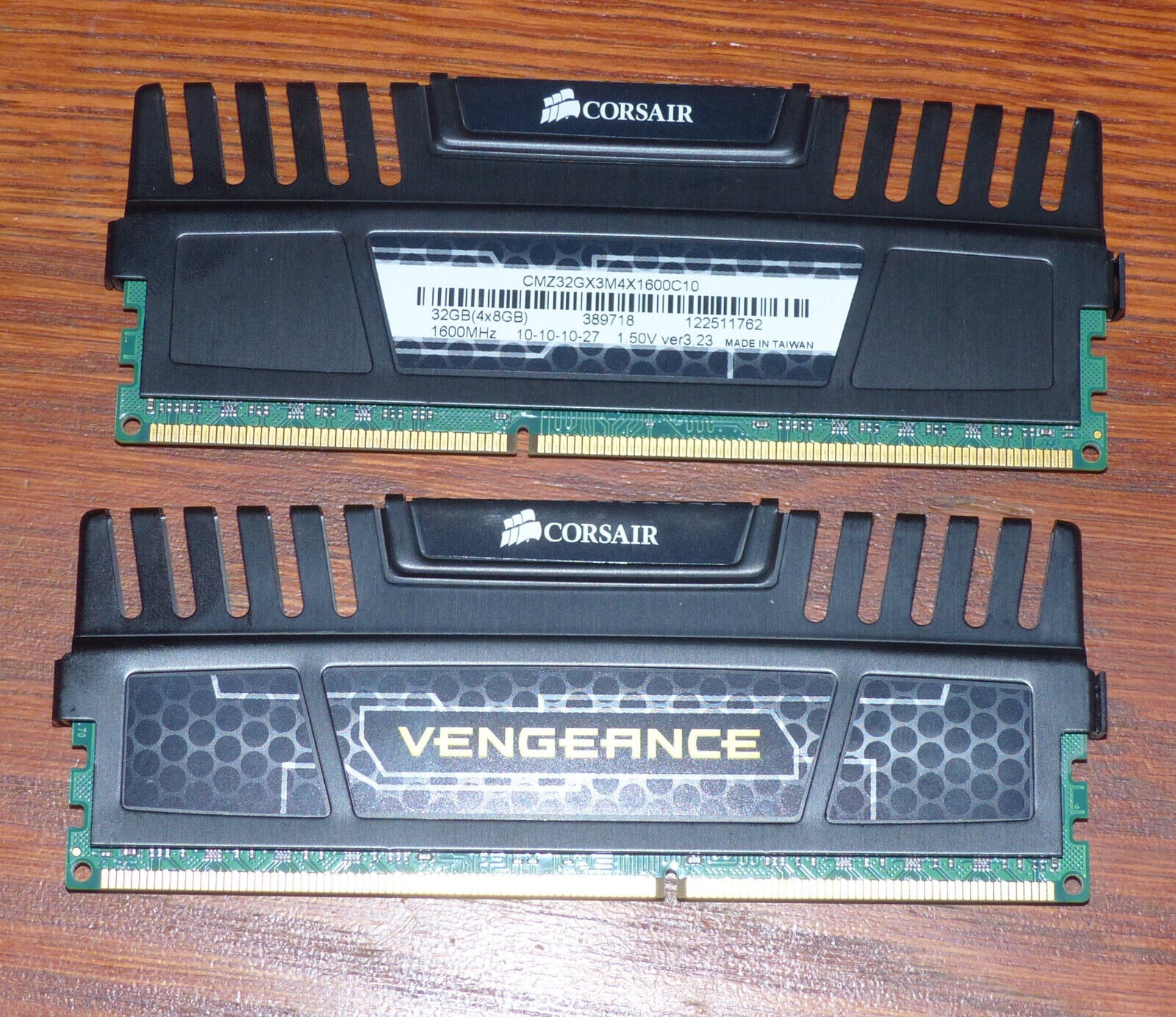 16gb - 2 Corsair Vengeance 8GB DDR3-1600 CMZ32GX3M4X1600C10 Desktop Ram 1.50V