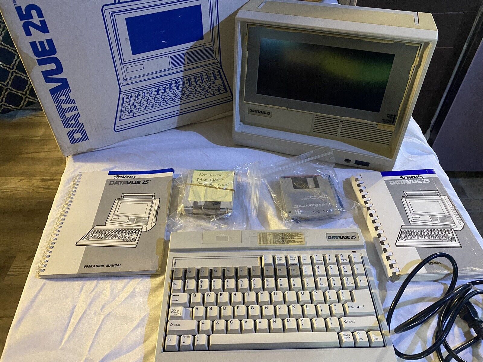 Rare Vintage DataVue 25  Portable Computer. Very Complete With Extras See Photos