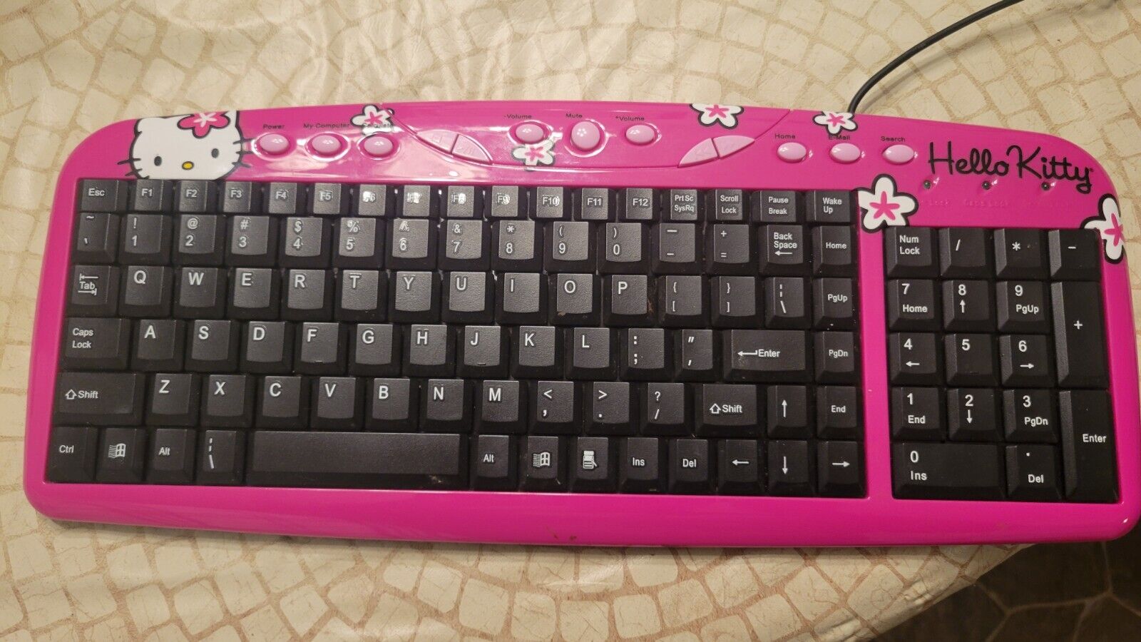 Hello Kitty USB Keyboard Sanrio Sakar Hot Pink 2012