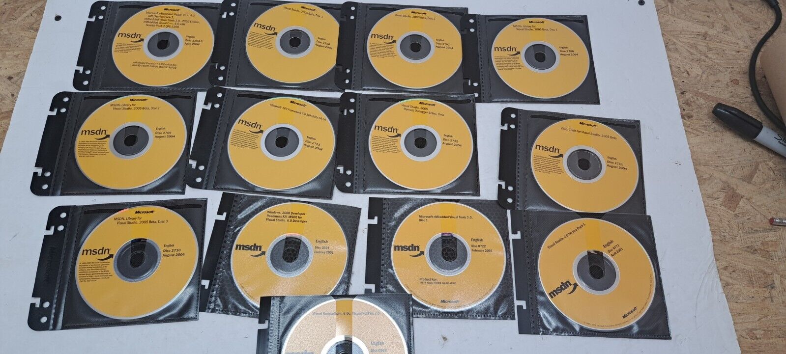 Microsoft MSDN 2004 disk lot see pics for titles 8/2 L12
