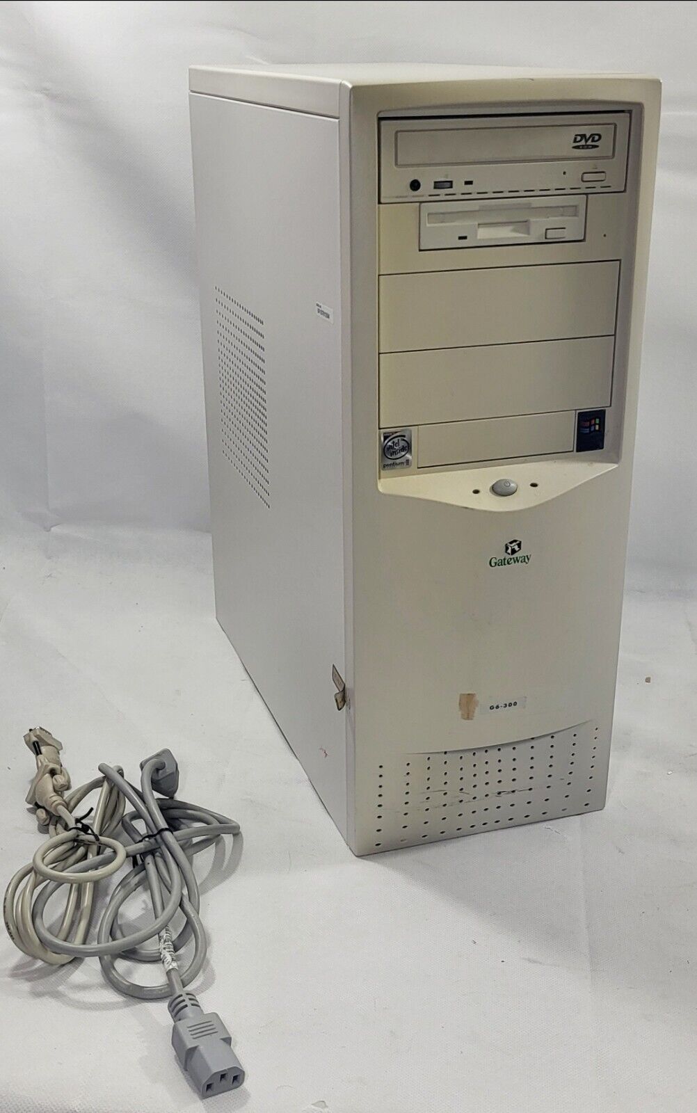 VTG 1998 Gateway G6-300 Intel Pentium II, Floppy Disc+CD Drives & Original Cords